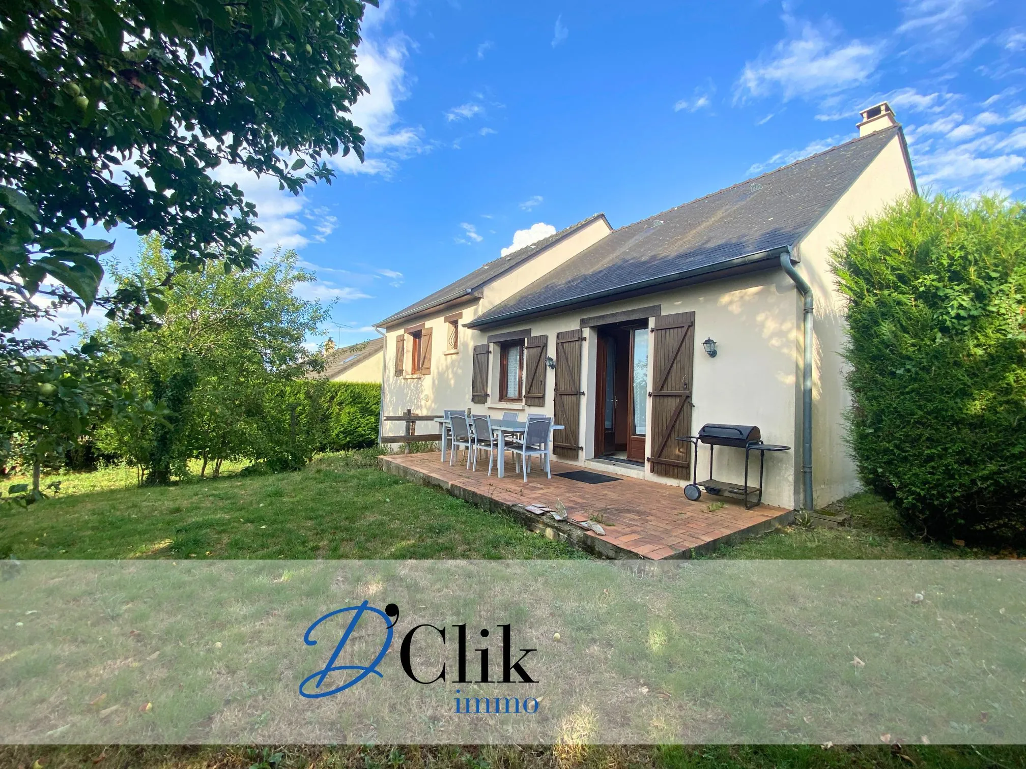 Maison à rénover dans un quartier calme à Change avec vue campagne