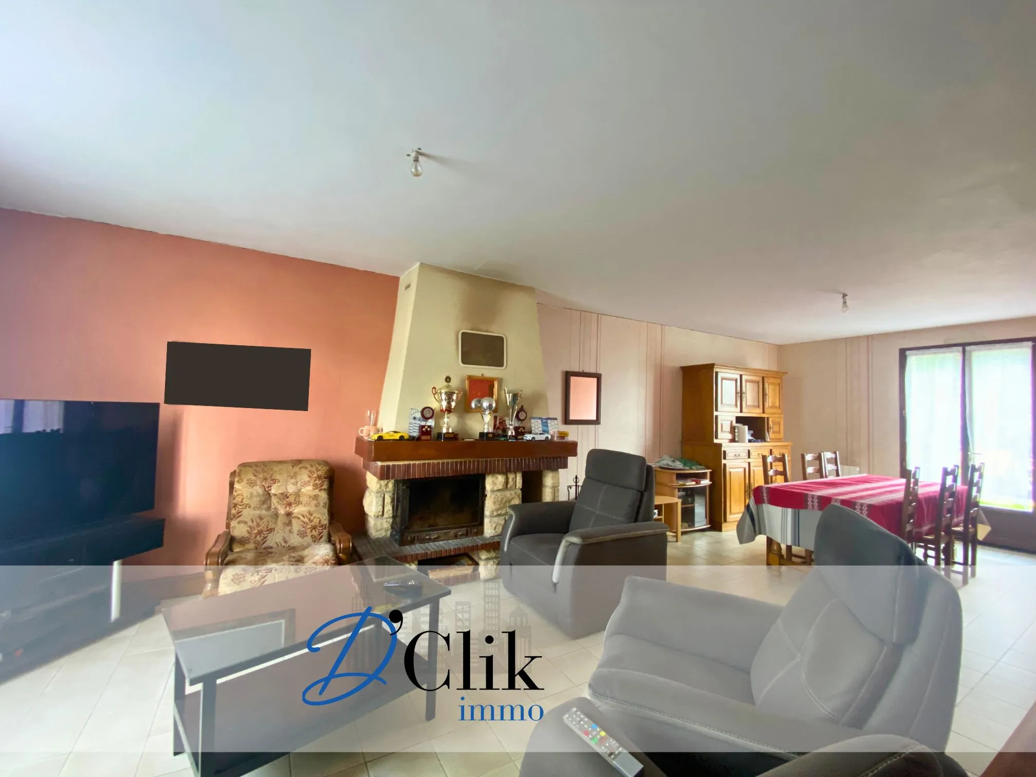 Maison à rénover dans un quartier calme à Change avec vue campagne 