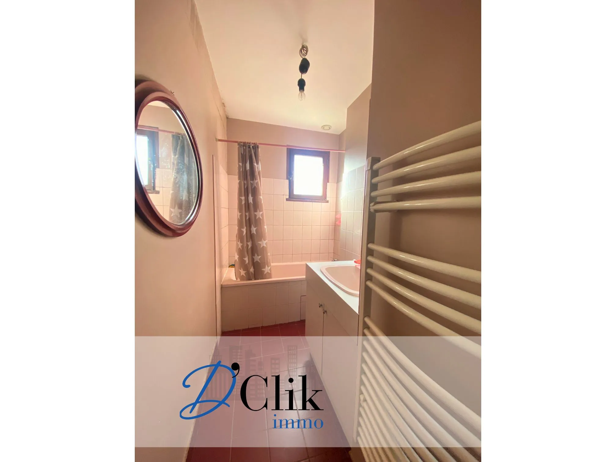 Maison à rénover dans un quartier calme à Change avec vue campagne 