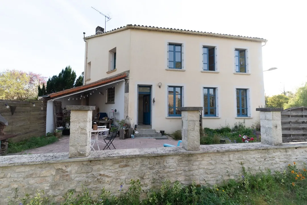 Ensemble immobilier avec maison et dépendance à Saint-Sigismond, Vendée 