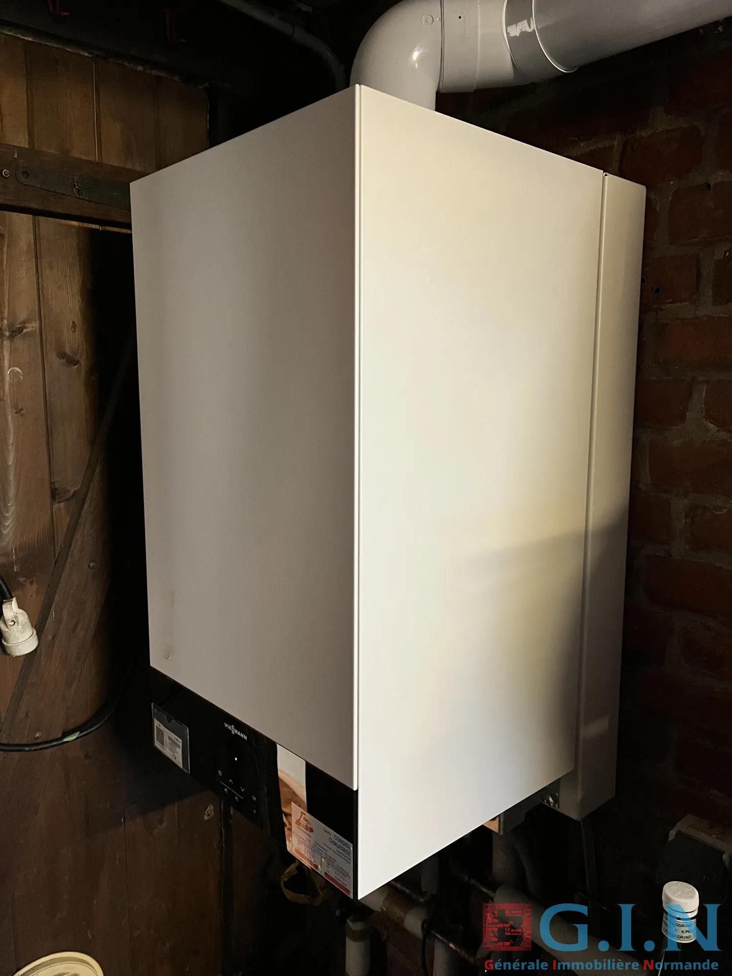 Maison de maître avec dépendance à Boos, jardin et potentiel élevé - 285 000 € 