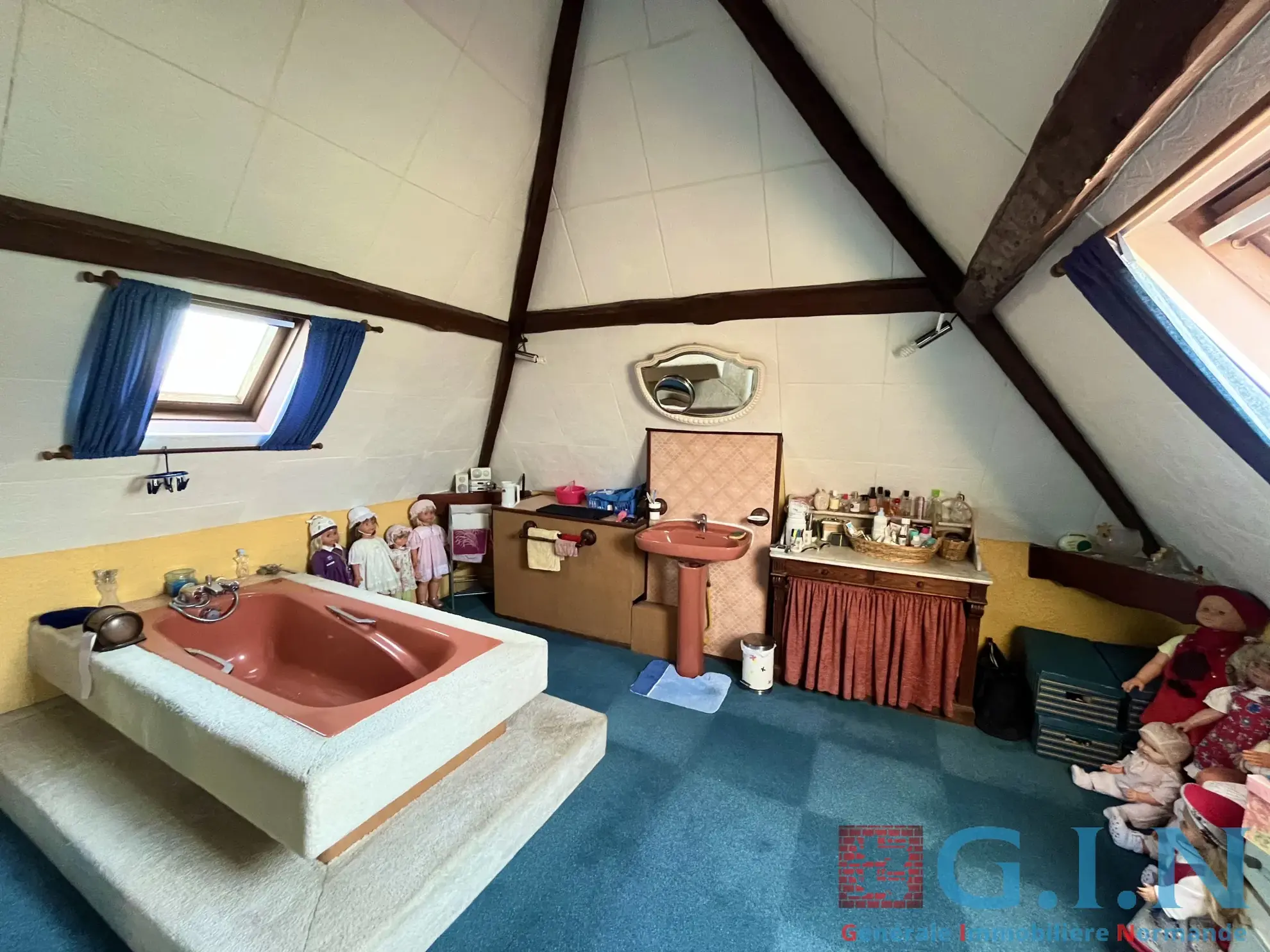 Maison de maître avec dépendance à Boos, jardin et potentiel élevé - 285 000 € 