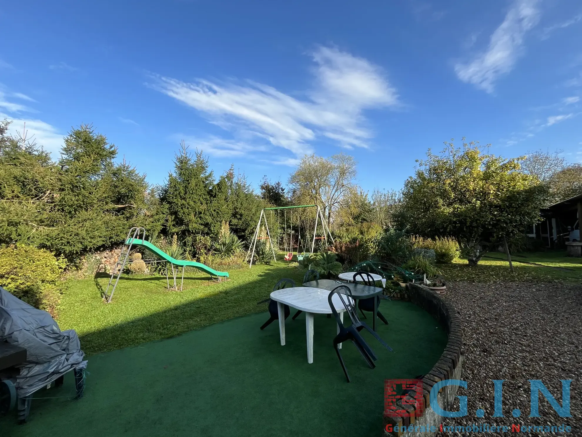 Maison de maître avec dépendance à Boos, jardin et potentiel élevé - 285 000 € 