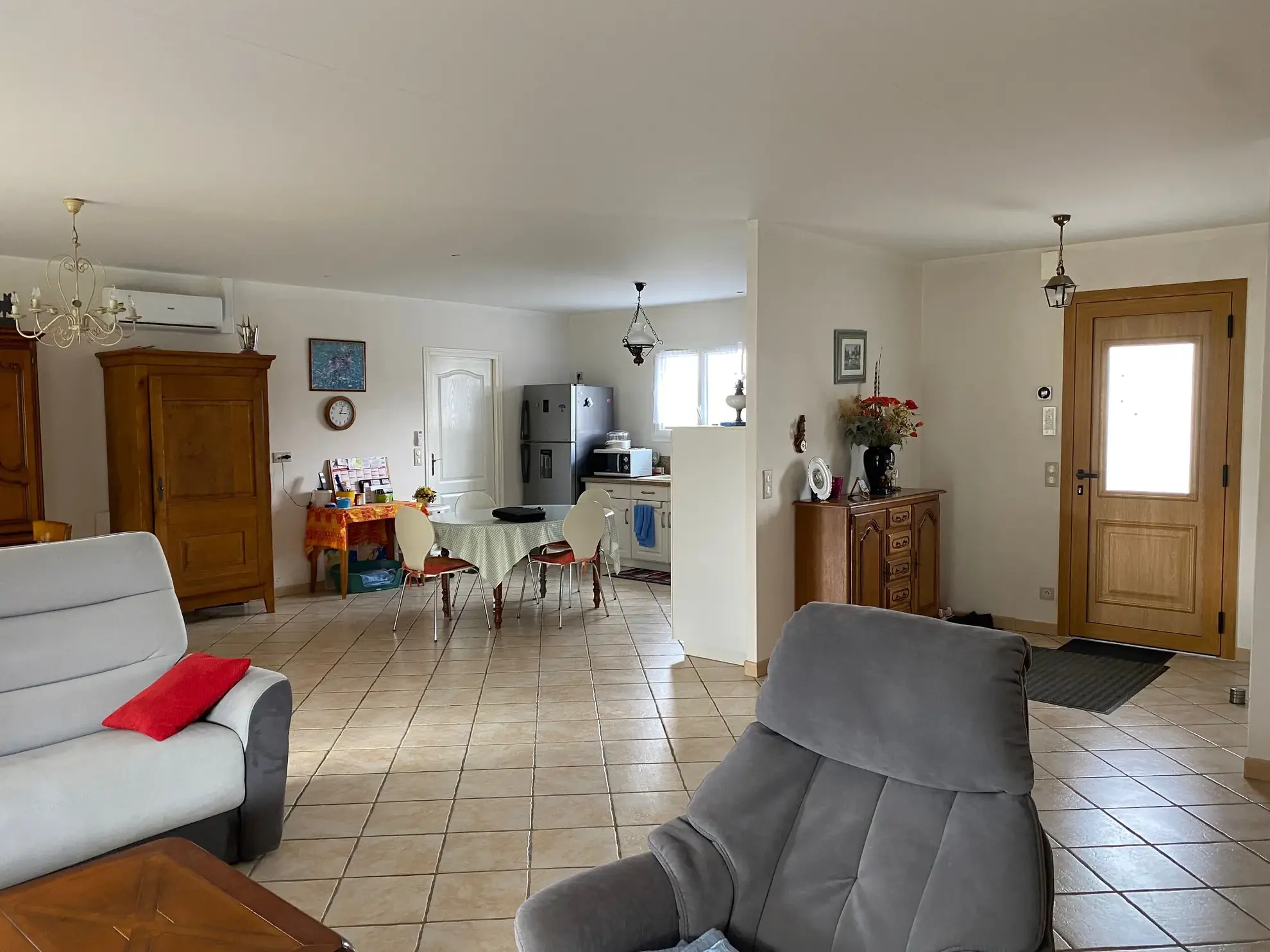 Maison de plain-pied récente avec terrain clos et grand garage à Saint Martin de Riberac 