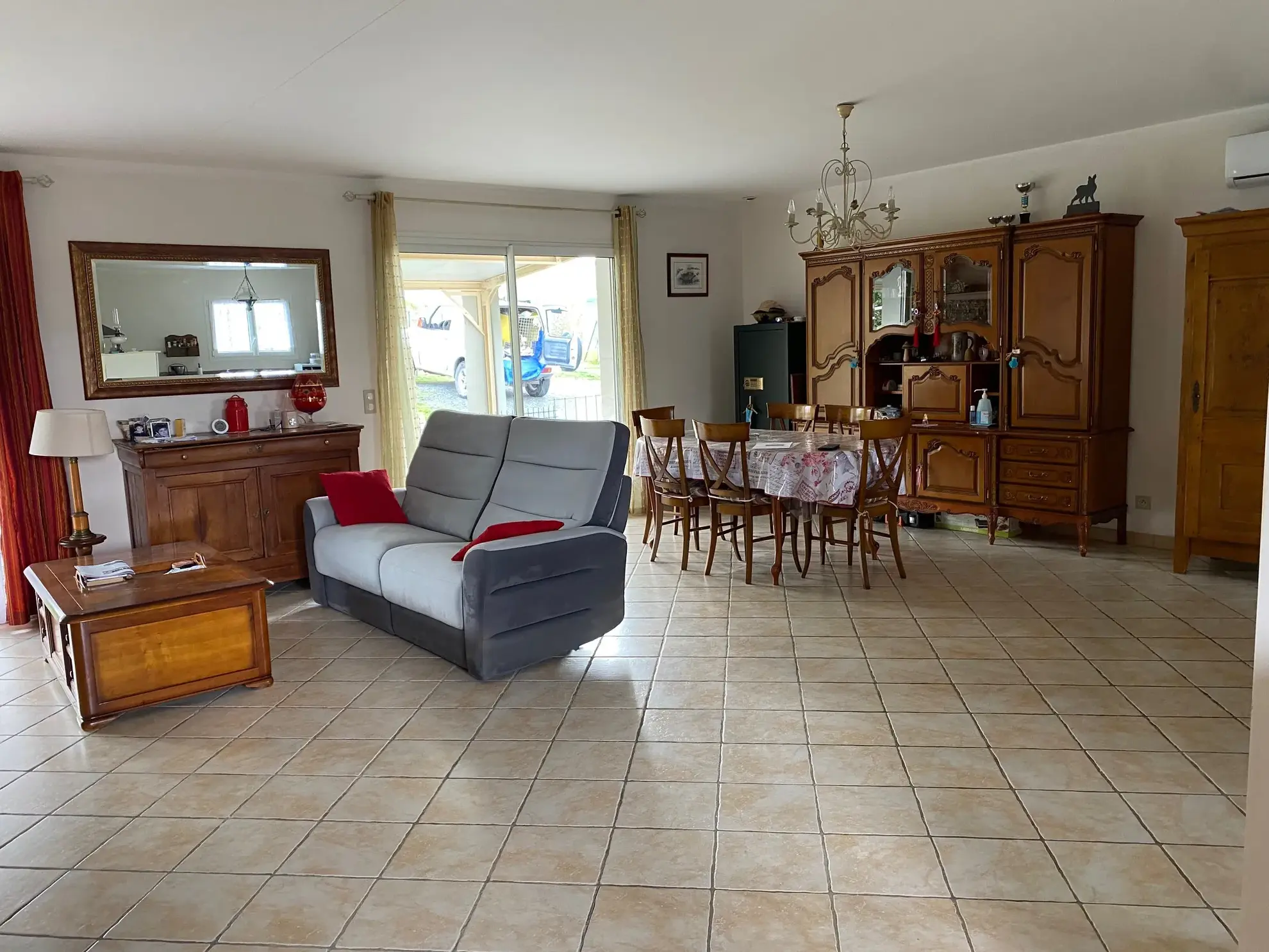 Maison de plain-pied récente avec terrain clos et grand garage à Saint Martin de Riberac 