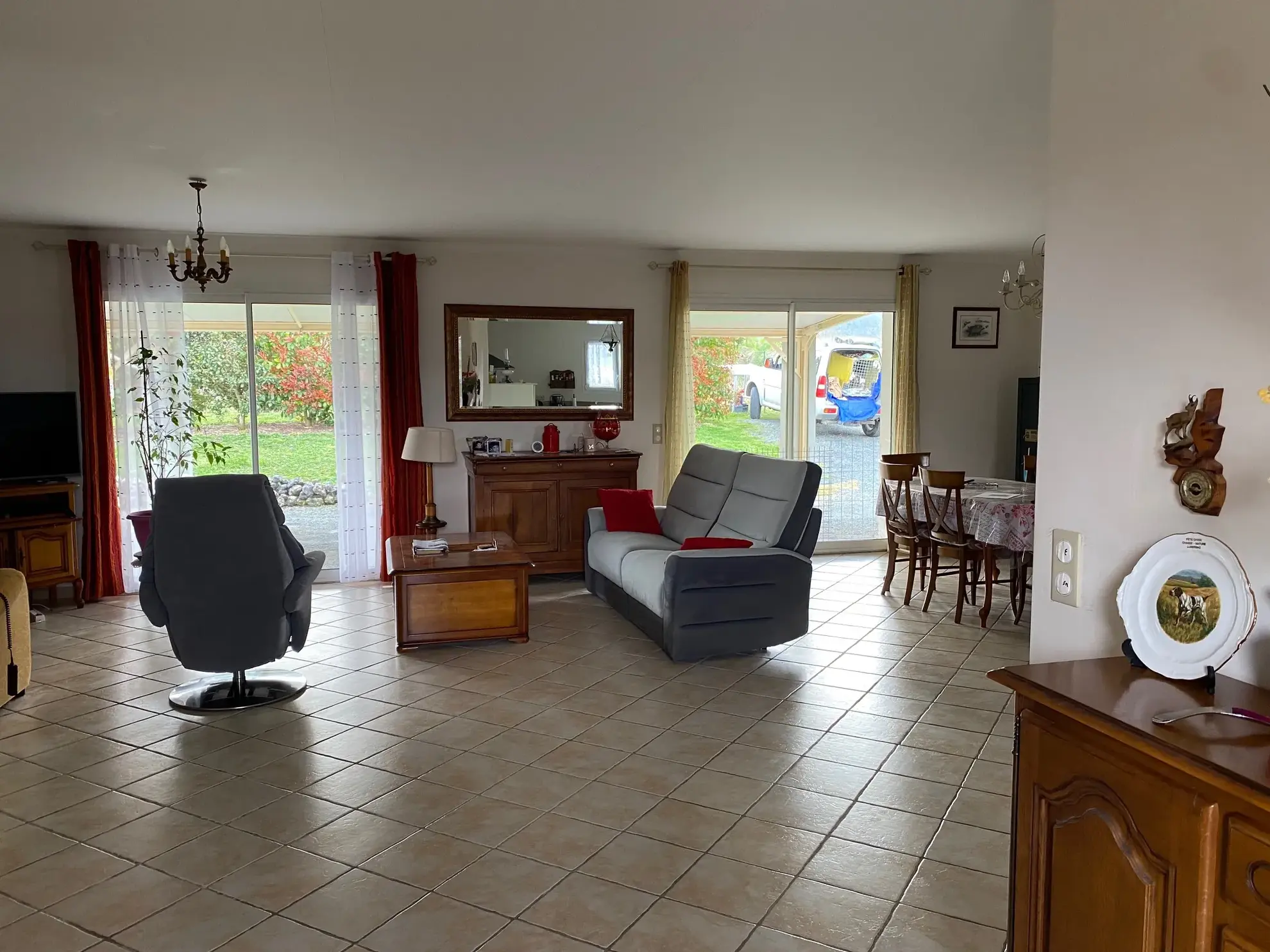 Maison de plain-pied récente avec terrain clos et grand garage à Saint Martin de Riberac 