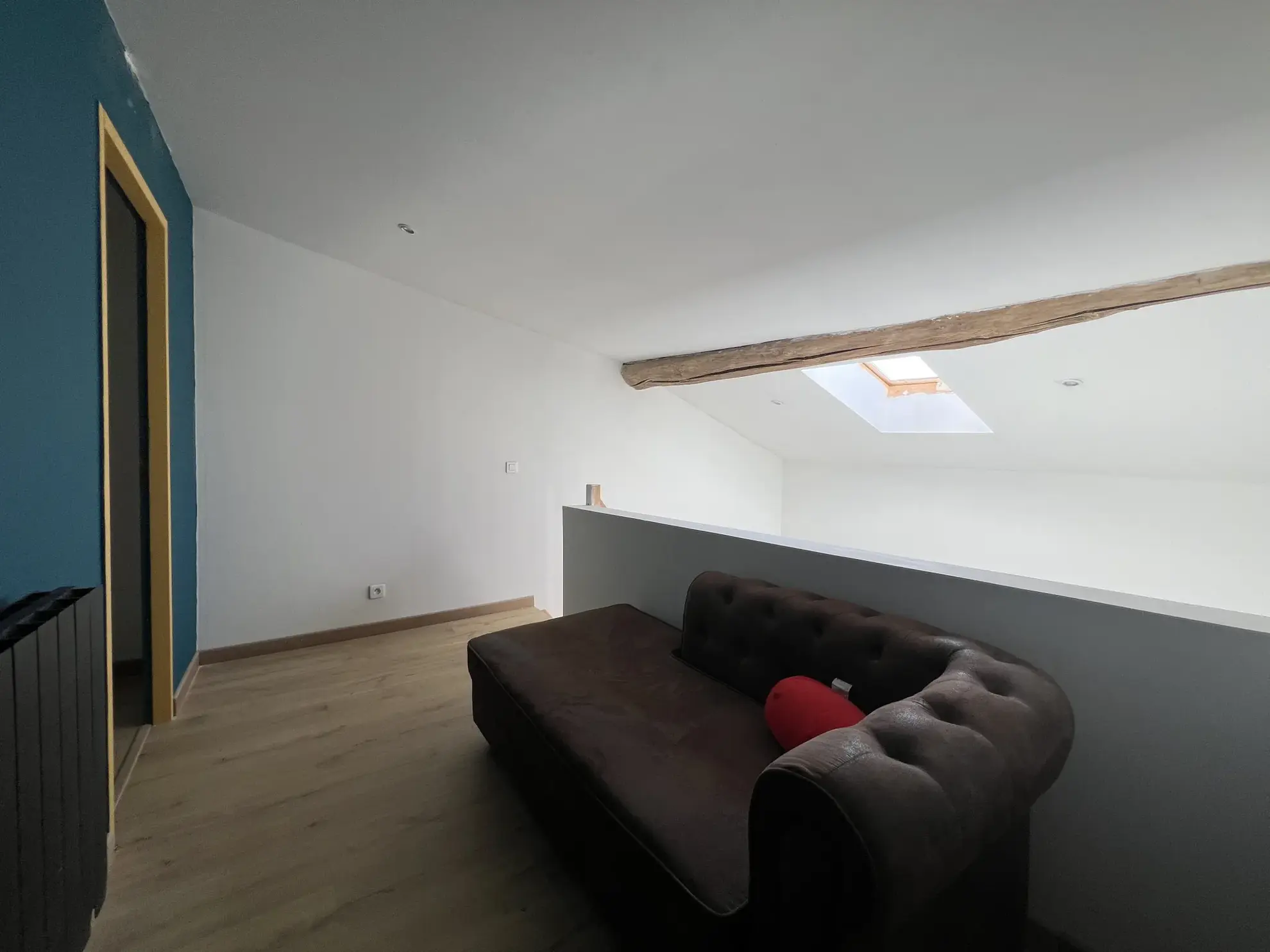 Maison rénovée en centre bourg à Thire, 3 chambres, jardin et dépendance 