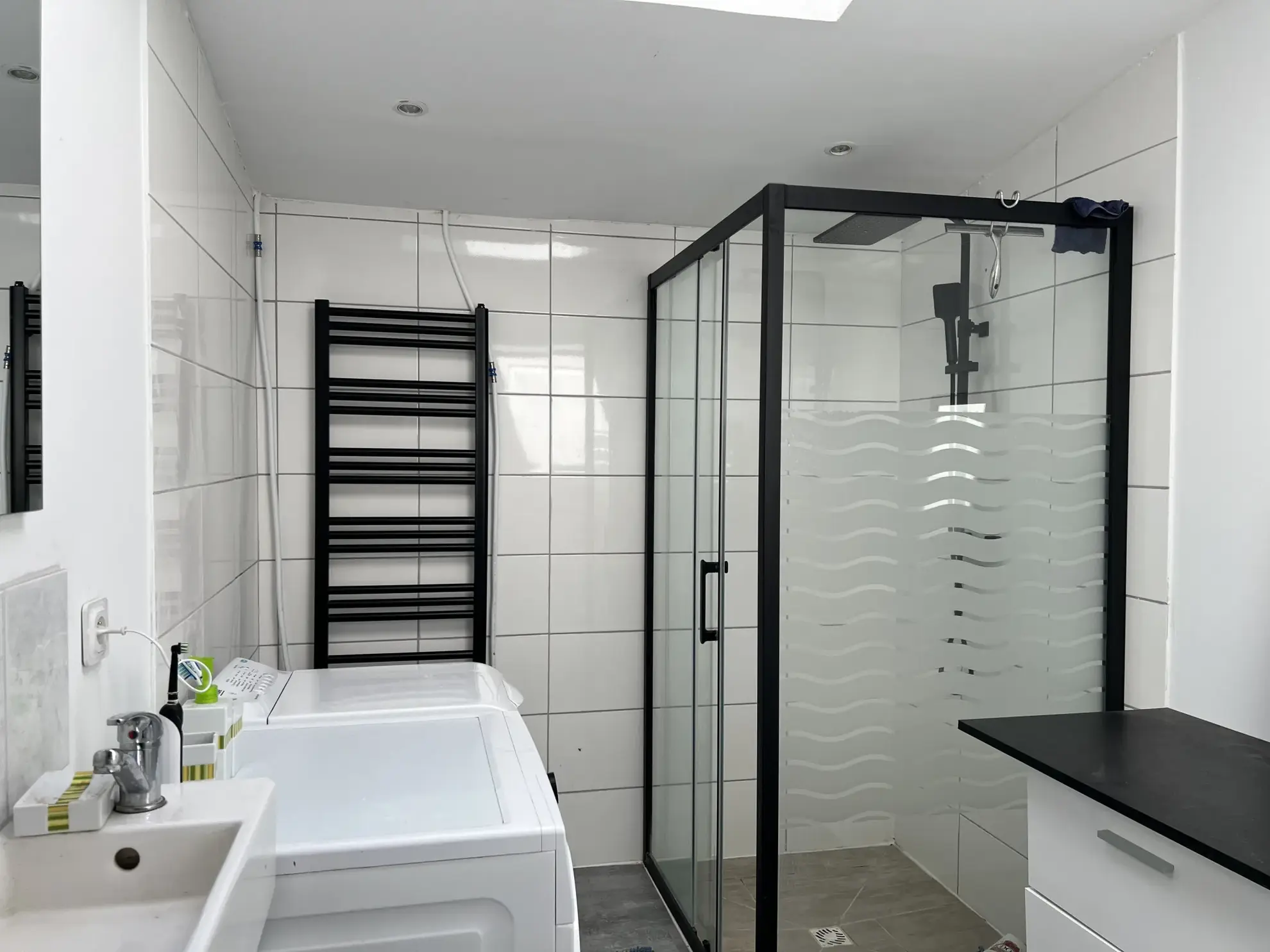 Maison rénovée en centre bourg à Thire, 3 chambres, jardin et dépendance 