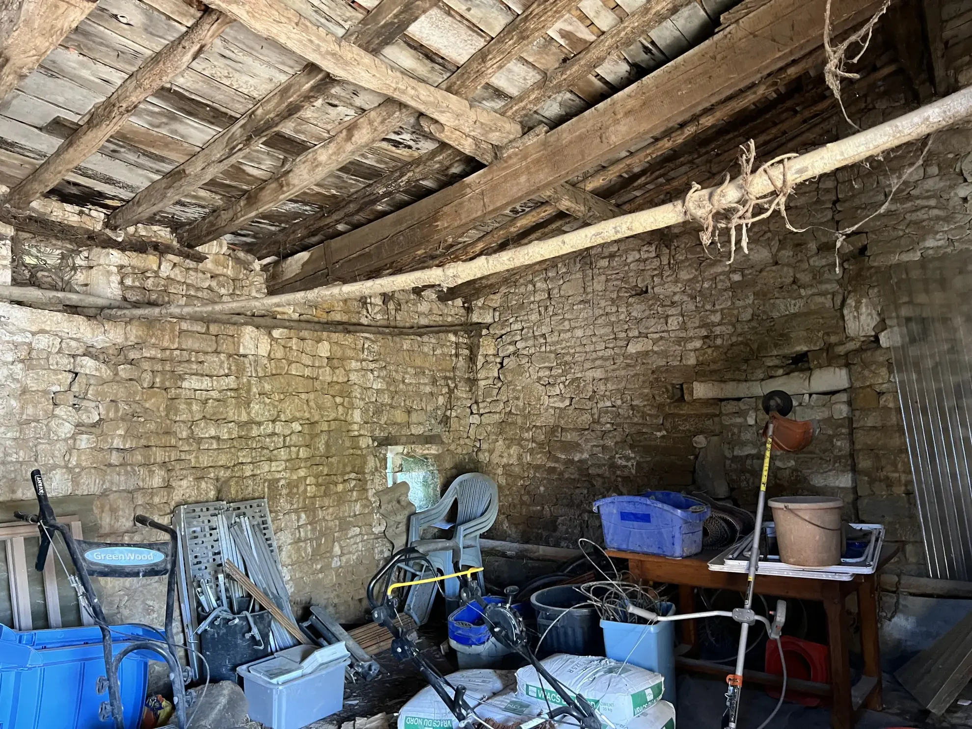 Maison rénovée en centre bourg à Thire, 3 chambres, jardin et dépendance 