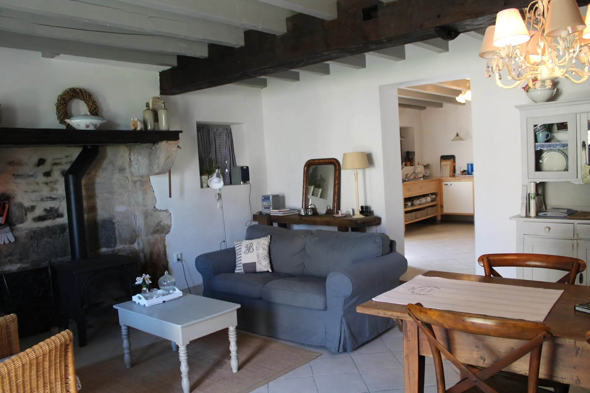 Charmante maison de campagne avec gîte et grande grange à Echassières, secteur calme 