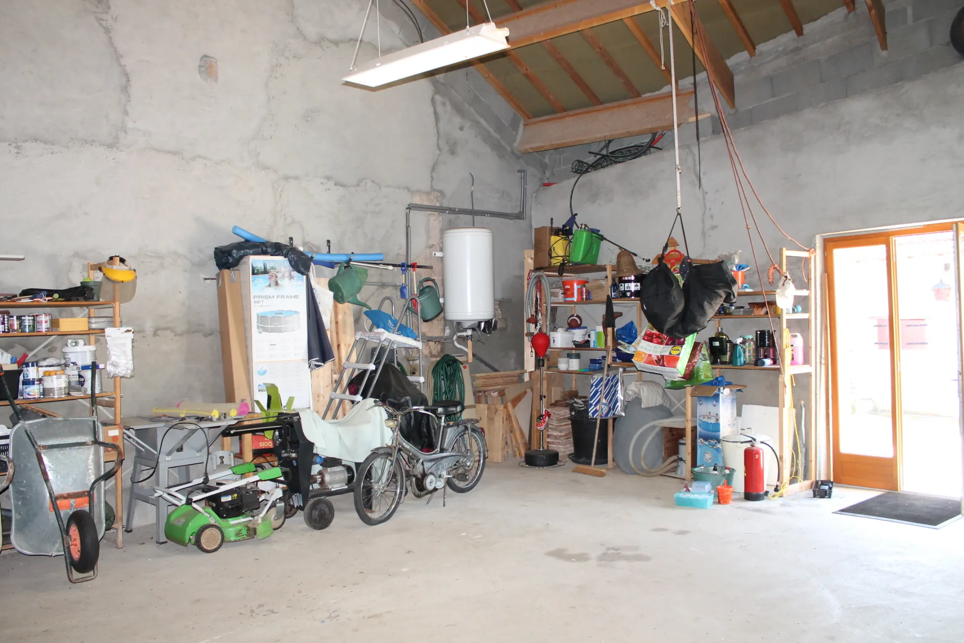 Charmante maison de campagne avec gîte et grande grange à Echassières, secteur calme 