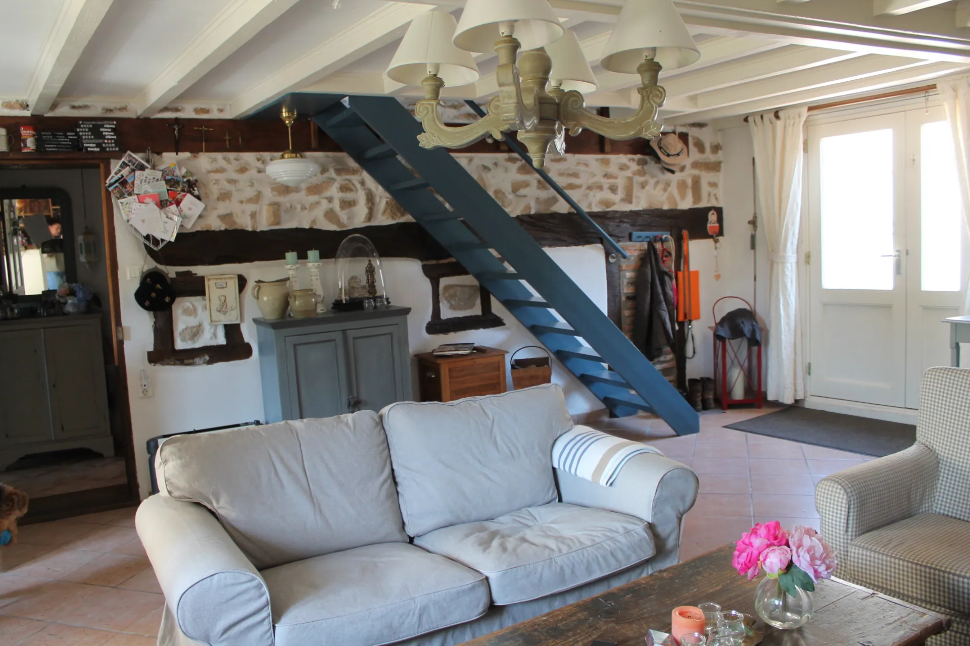 Charmante maison de campagne avec gîte et grande grange à Echassières, secteur calme 