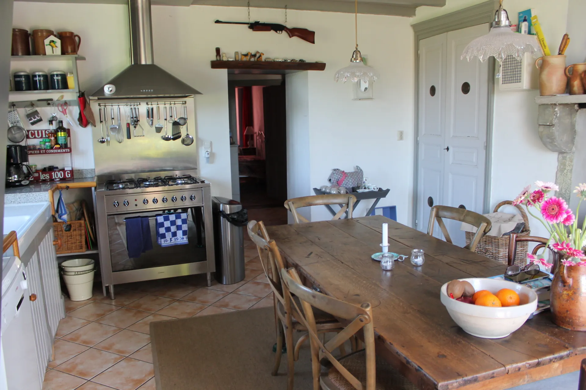 Charmante maison de campagne avec gîte et grande grange à Echassières, secteur calme 