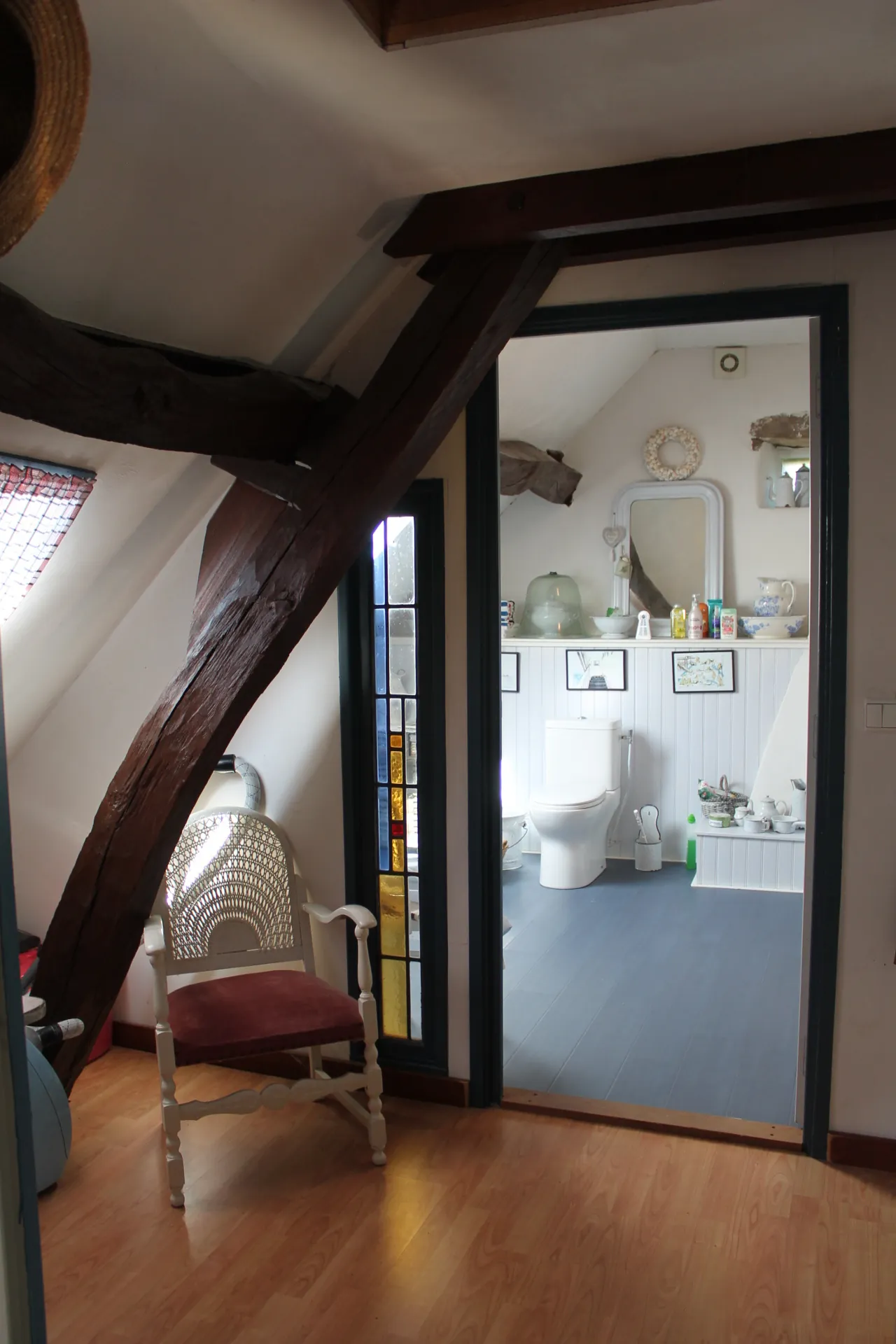 Charmante maison de campagne avec gîte et grande grange à Echassières, secteur calme 