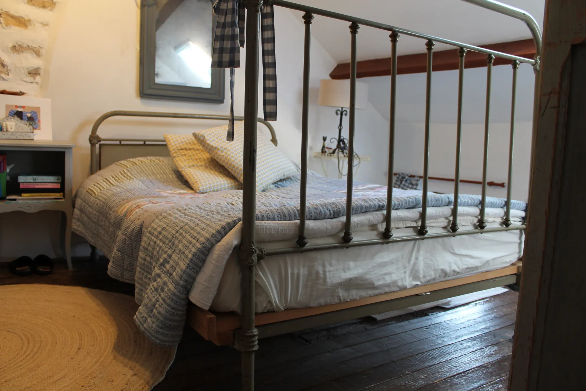 Charmante maison de campagne avec gîte et grande grange à Echassières, secteur calme 