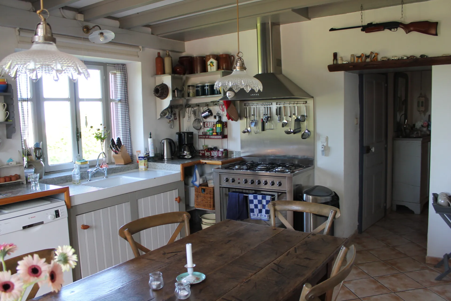 Charmante maison de campagne avec gîte et grande grange à Echassières, secteur calme 