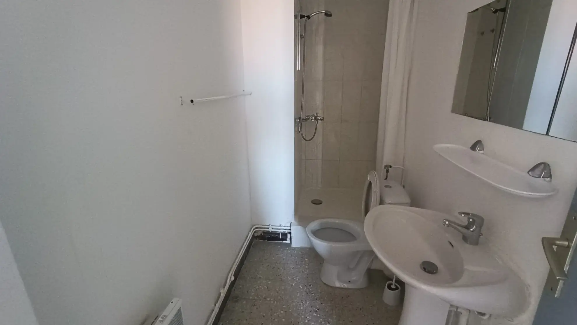 Appartement T2 de 44 m² à Perpignan – Dernier étage avec balcon ensoleillé 