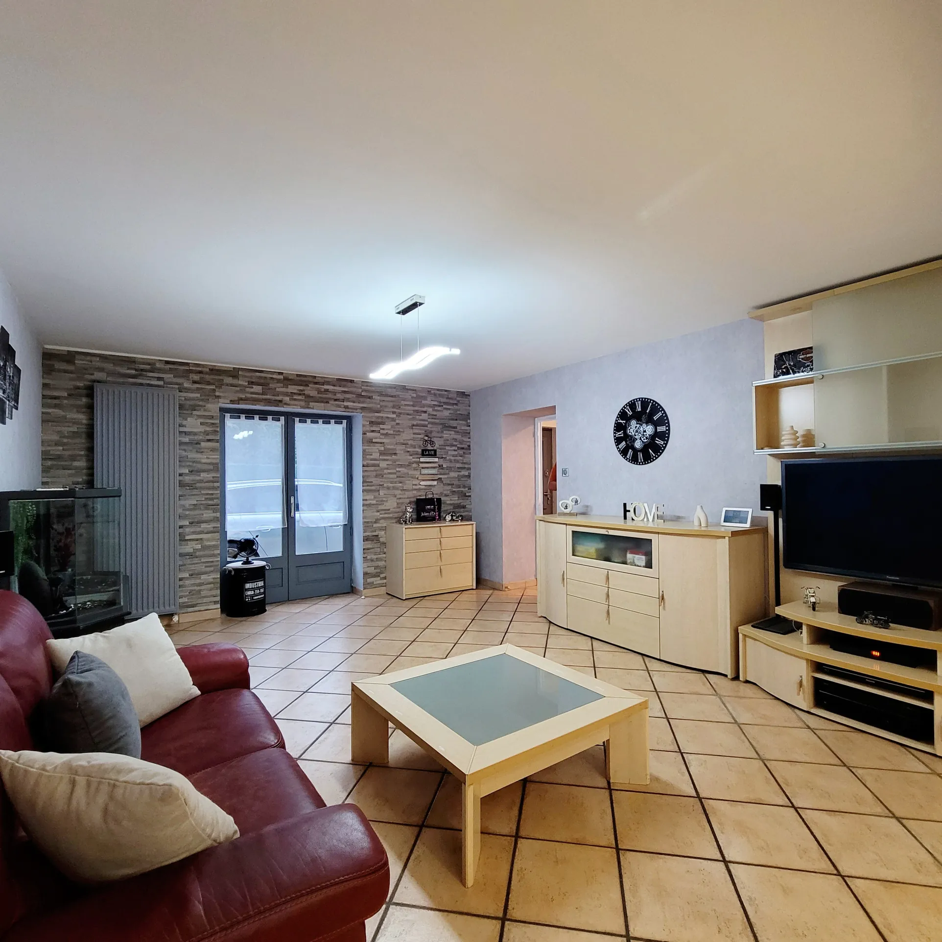 Maison familiale de 138 m² avec 5 chambres, garage et terrasse à Misérieux 