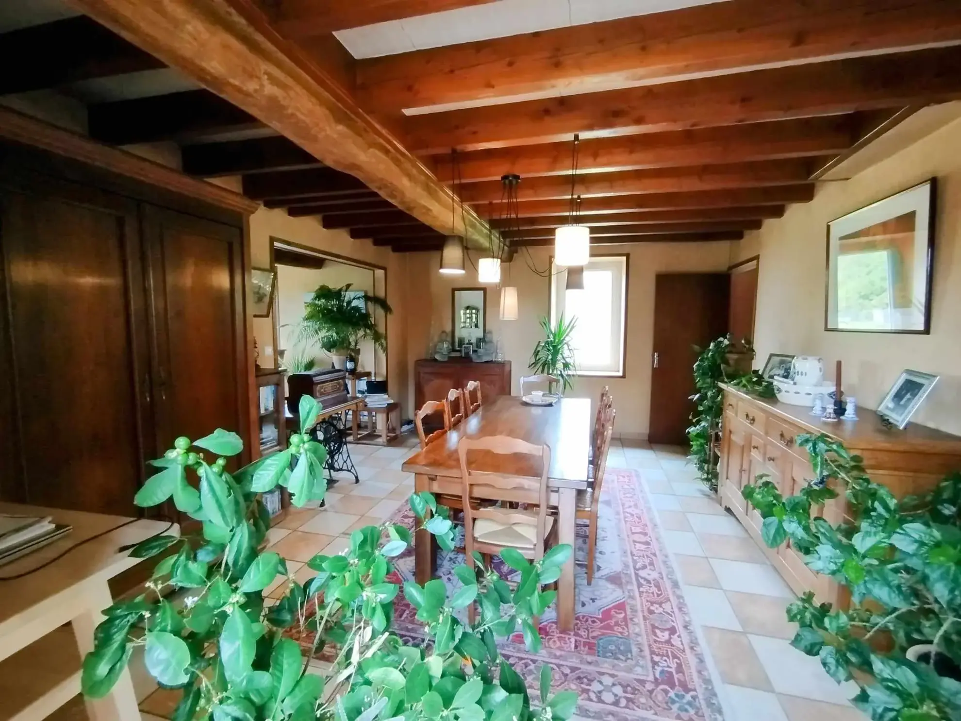 Maison de campagne à vendre à Cusset avec grand terrain et environnement bucolique 