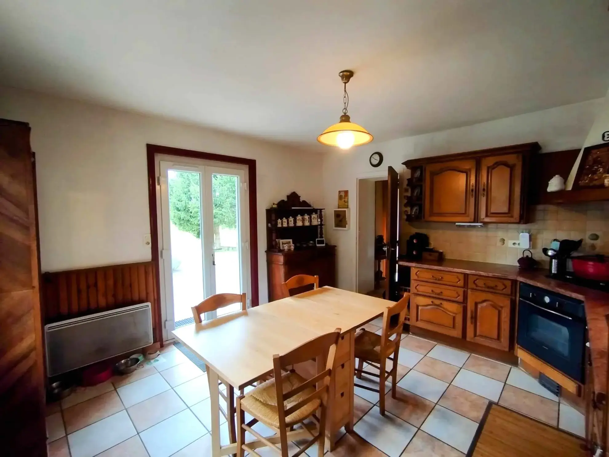 Maison de campagne à vendre à Cusset avec grand terrain et environnement bucolique 