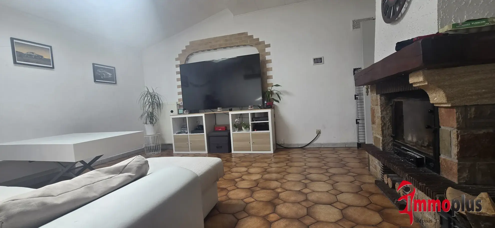 Opportunité d'investissement à Bartenheim : immeuble avec appartement et local commercial loués 