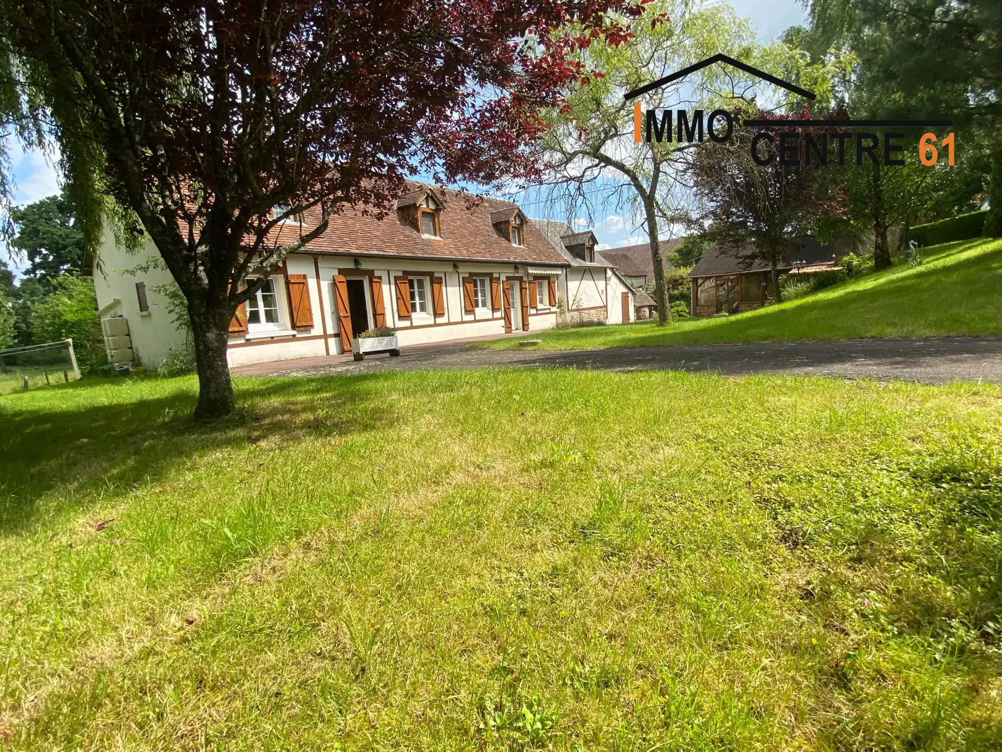 Maison de campagne avec jardin de 4000 m2 à Domfront - Belle opportunité 