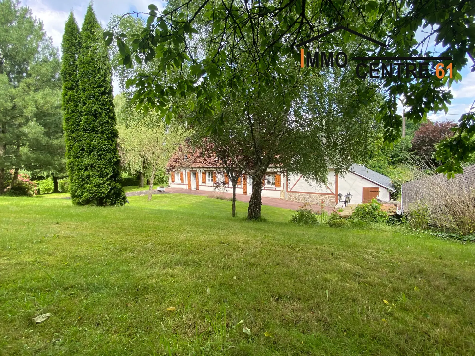 Maison de campagne avec jardin de 4000 m2 à Domfront - Belle opportunité 