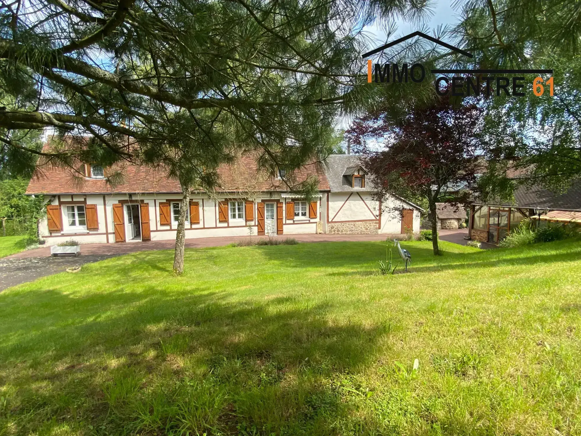 Maison de campagne avec jardin de 4000 m2 à Domfront - Belle opportunité 