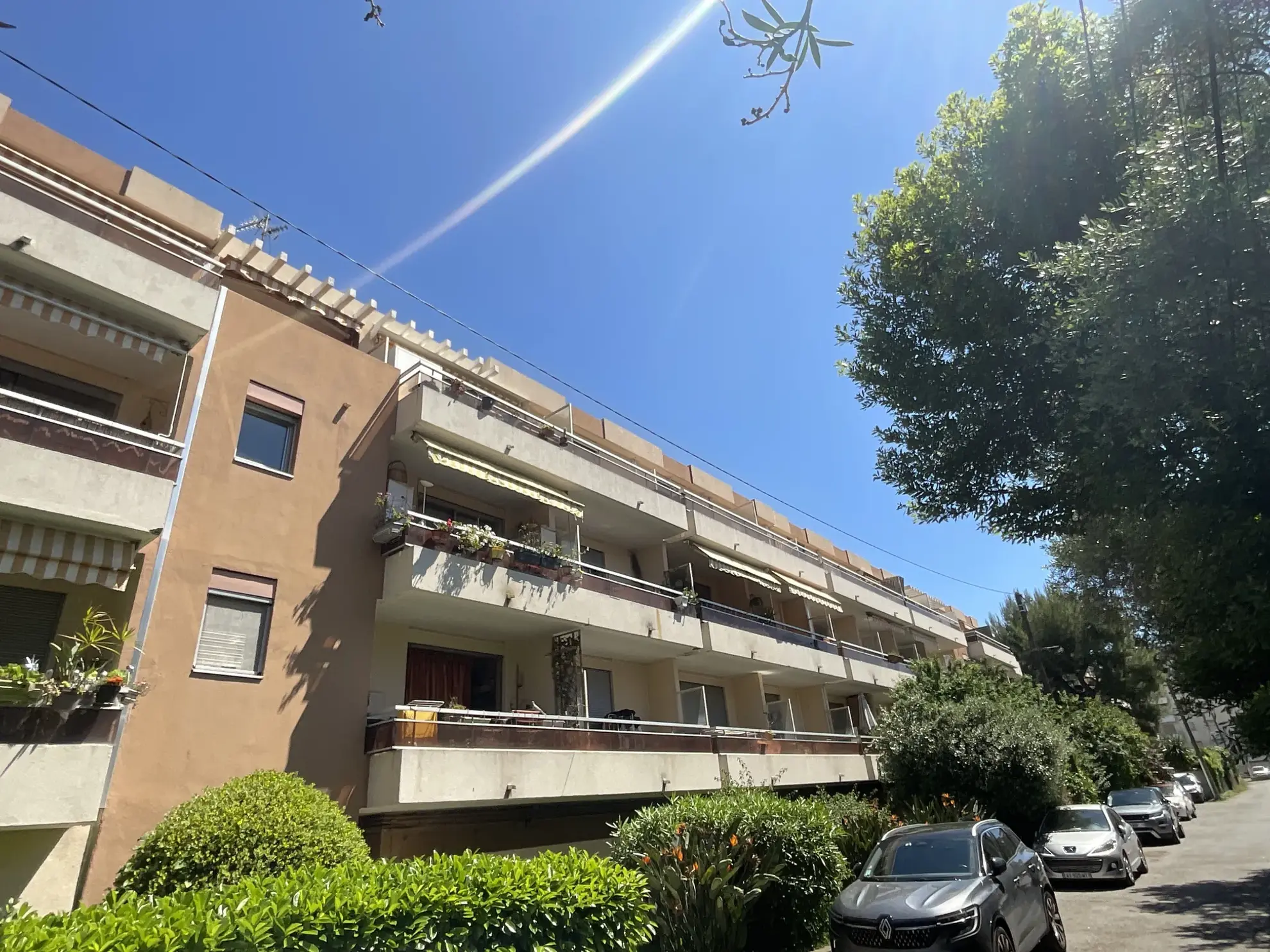 Appartement duplex 3 pièces avec terrasse à Cagnes-sur-Mer - Vue dégagée 
