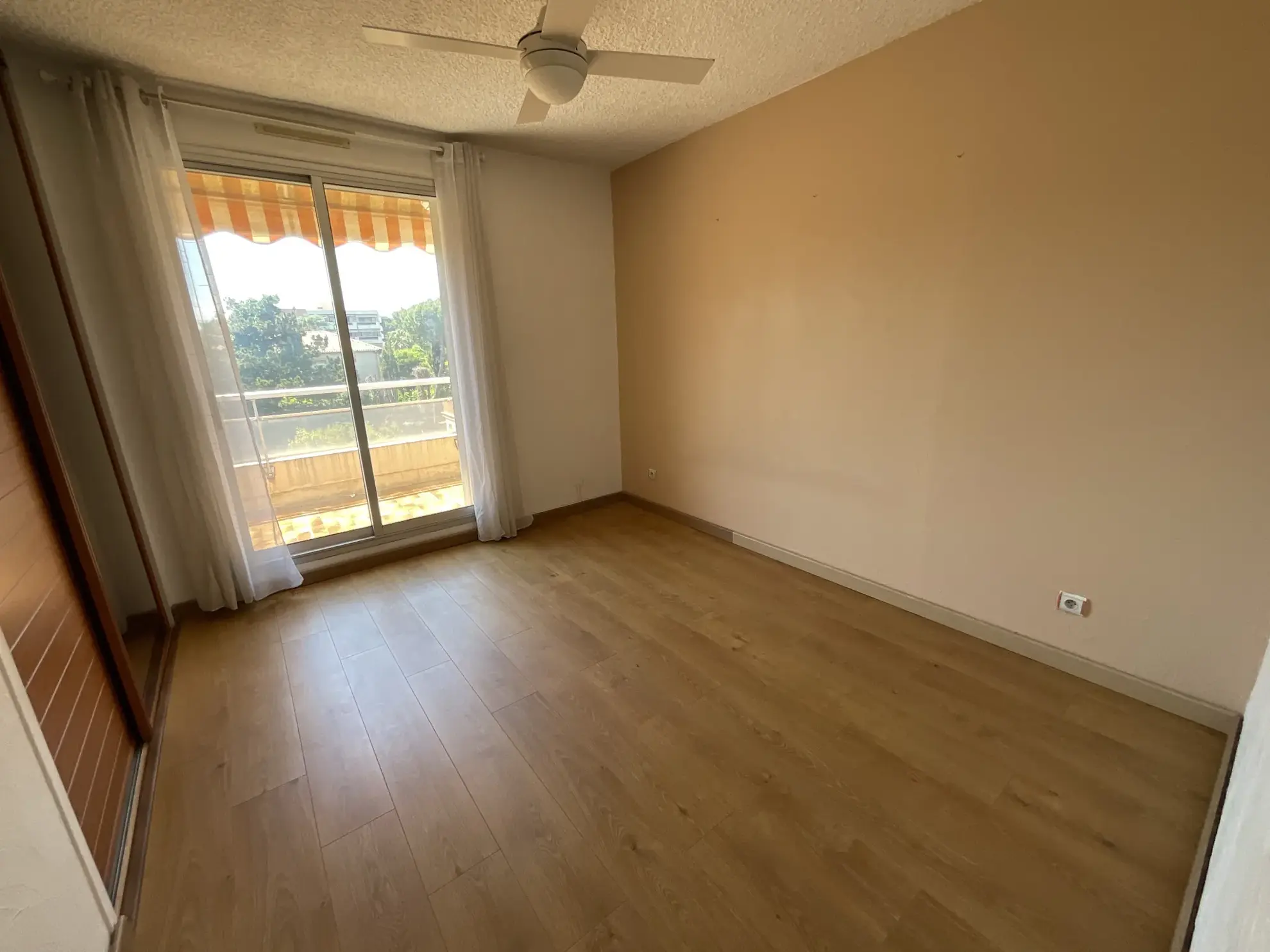 Appartement duplex 3 pièces avec terrasse à Cagnes-sur-Mer - Vue dégagée 