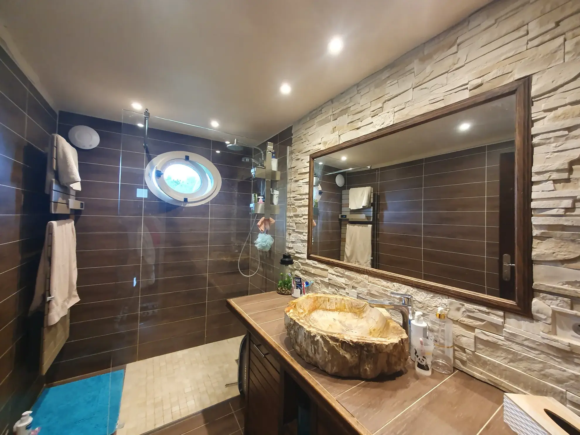 Maison normande rénovée avec toiture en chaume à Cormeilles, 3 chambres, terrain paysager 