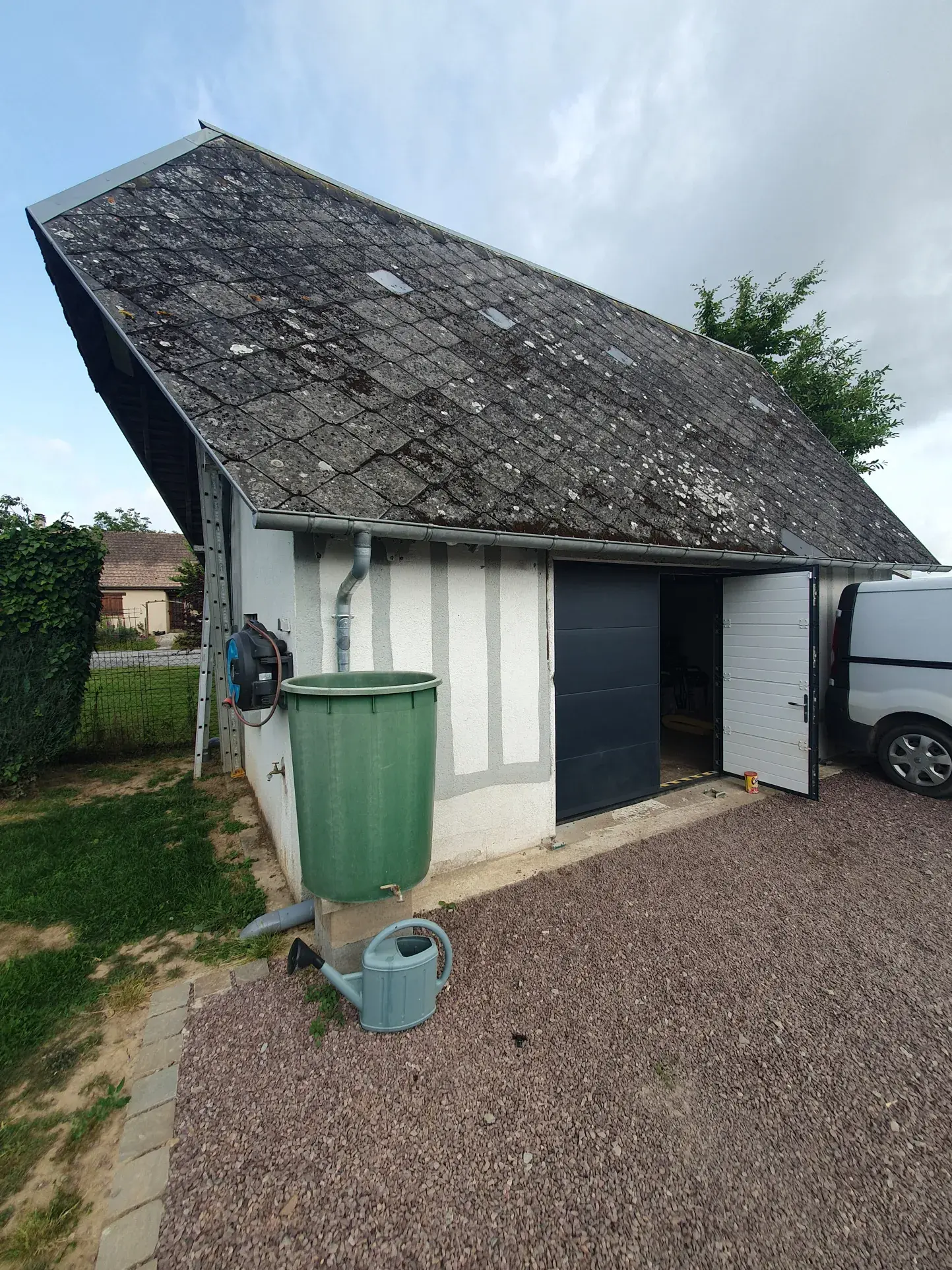 Maison normande rénovée avec toiture en chaume à Cormeilles, 3 chambres, terrain paysager 