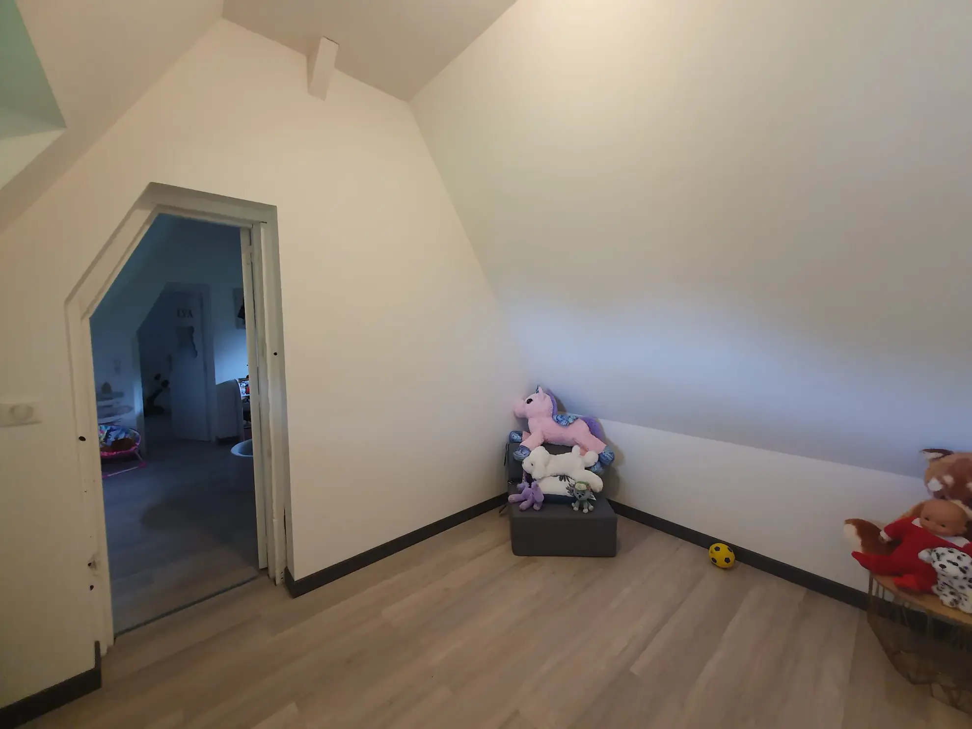 Maison normande rénovée avec toiture en chaume à Cormeilles, 3 chambres, terrain paysager 