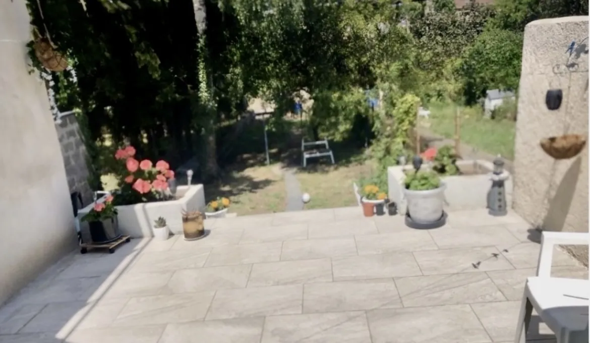 Maison lumineuse de 140 m² à Florange avec jardin et terrasse, proche du centre-ville 