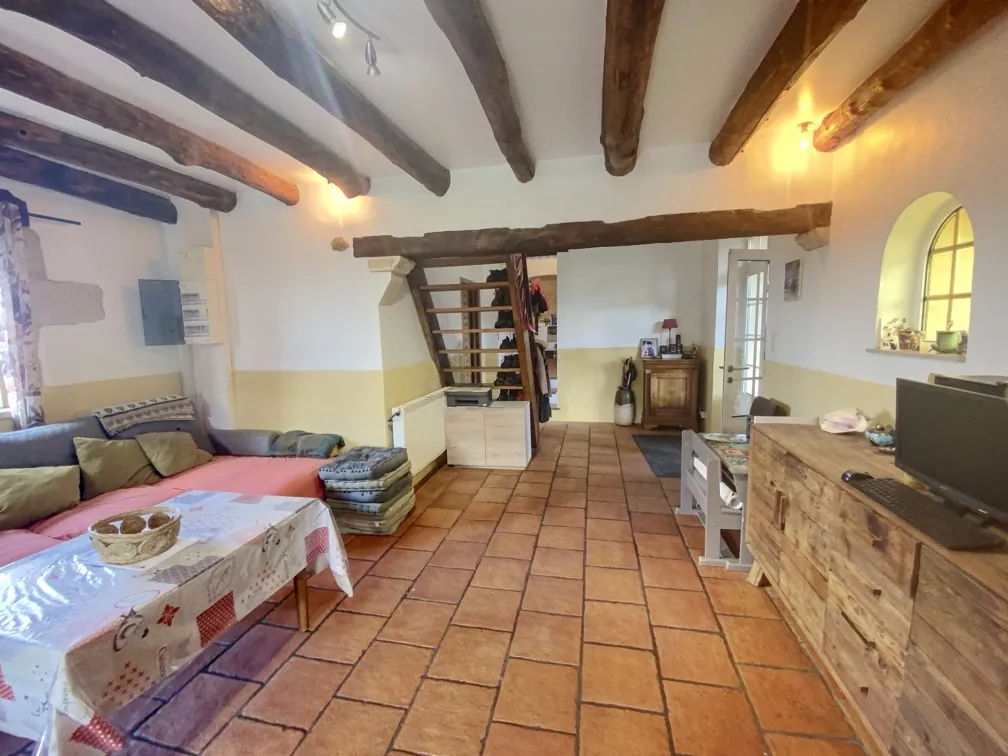 Belle maison en pierre avec grange et terrain arboré en Dordogne 