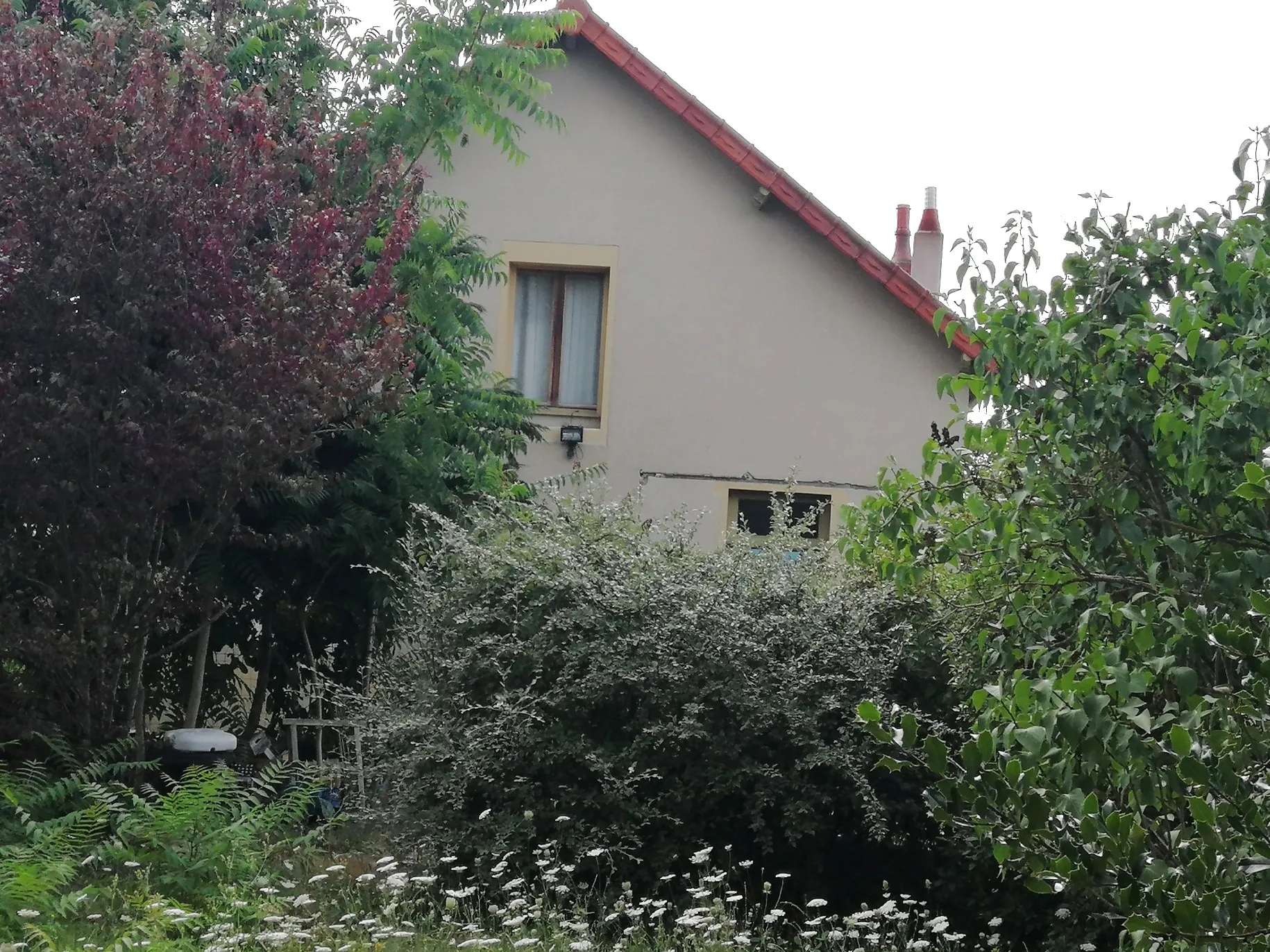 Maison indépendante à Nevers - 5 pièces avec jardin de 403 m² proche commodités 