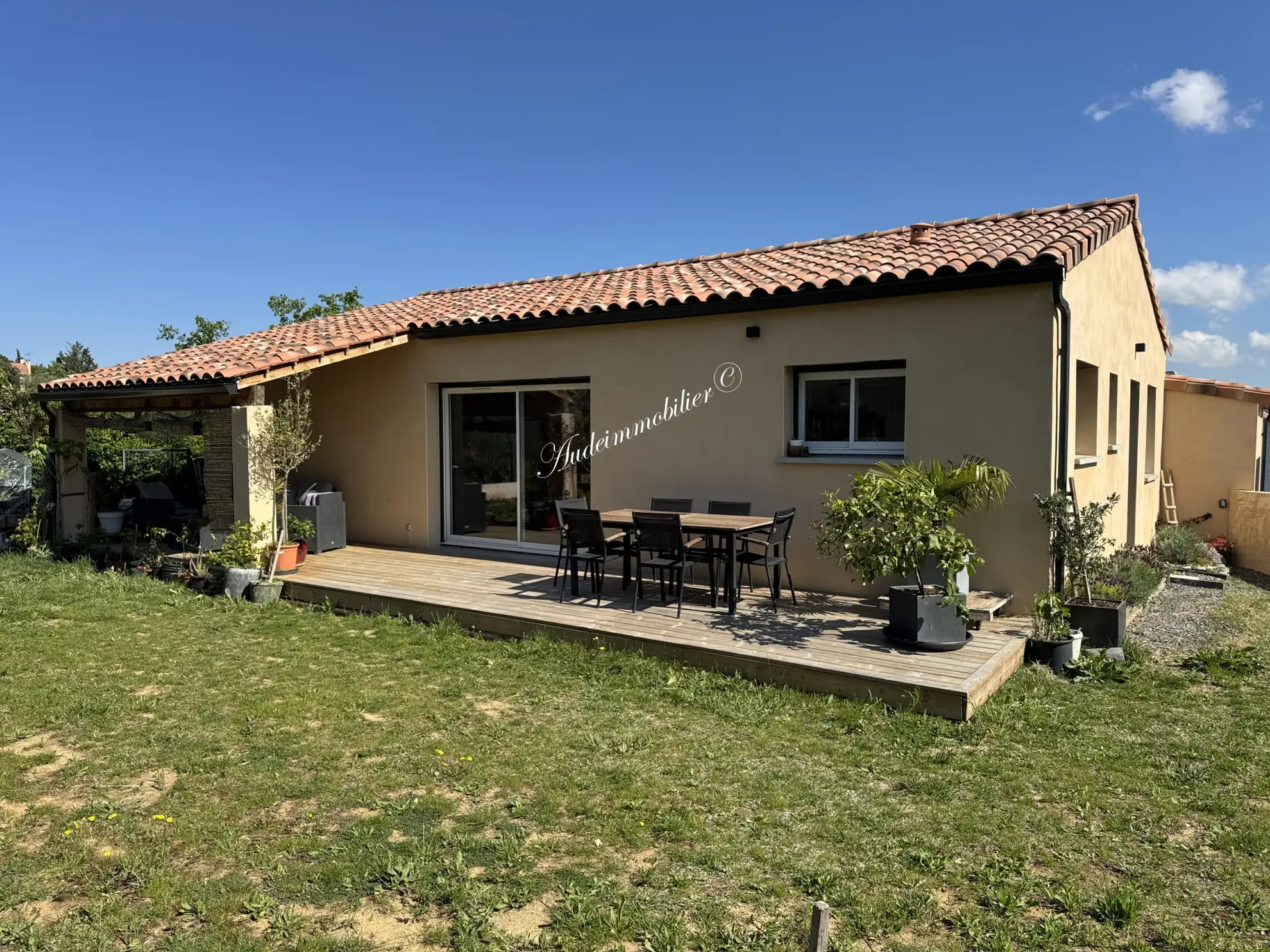 Villa récente de plain-pied avec garage et jardin à Limoux