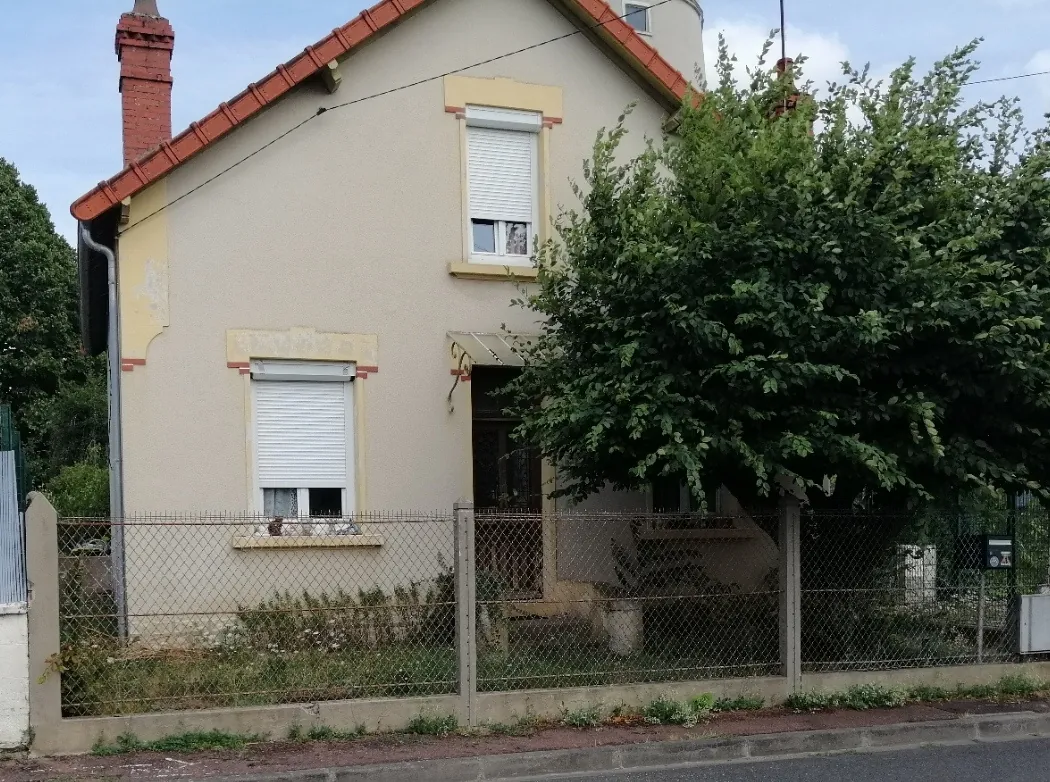 Maison indépendante à Nevers - 5 pièces avec jardin de 403 m² proche commodités 