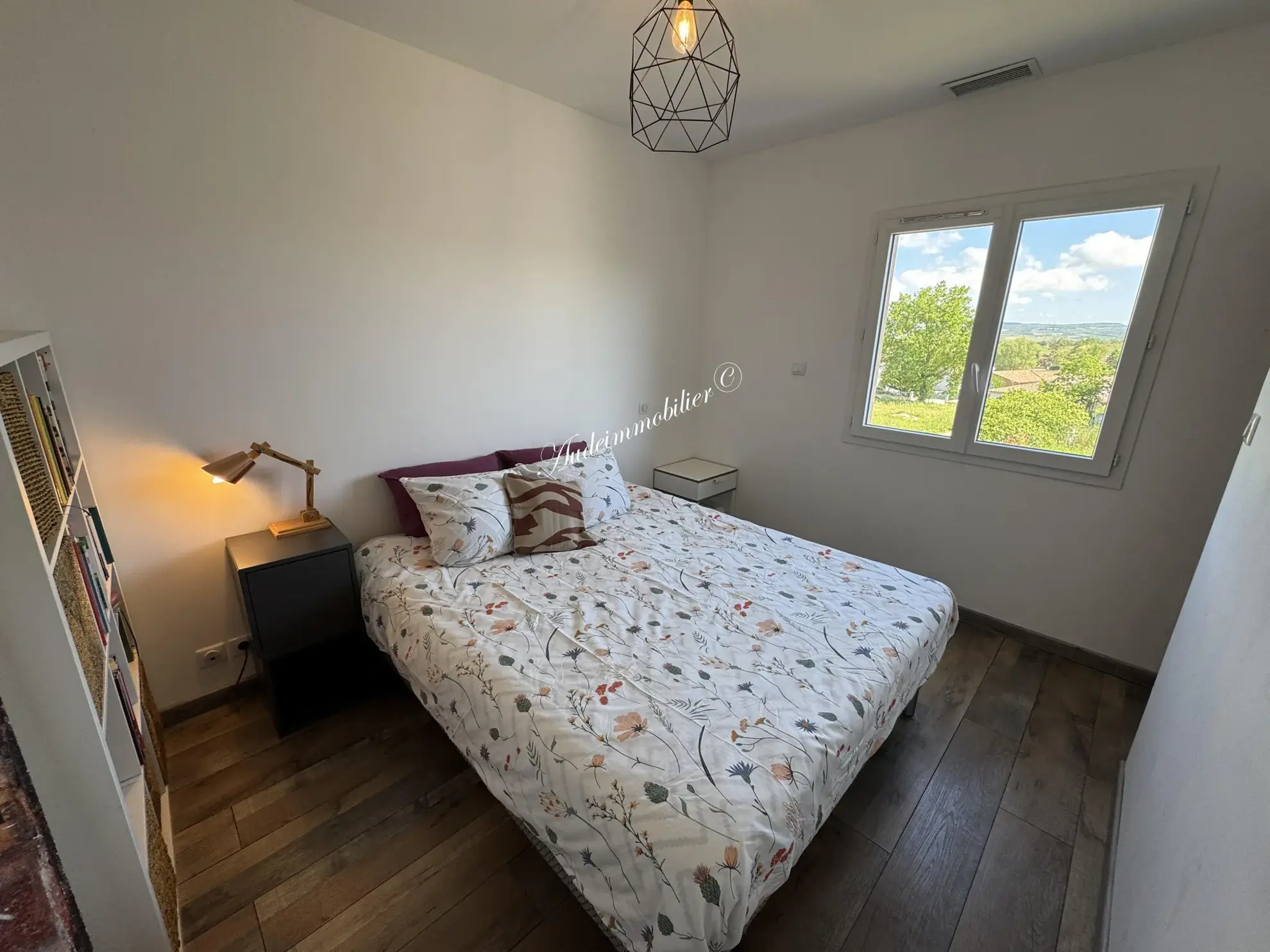 Villa récente de plain-pied avec garage et jardin à Limoux 