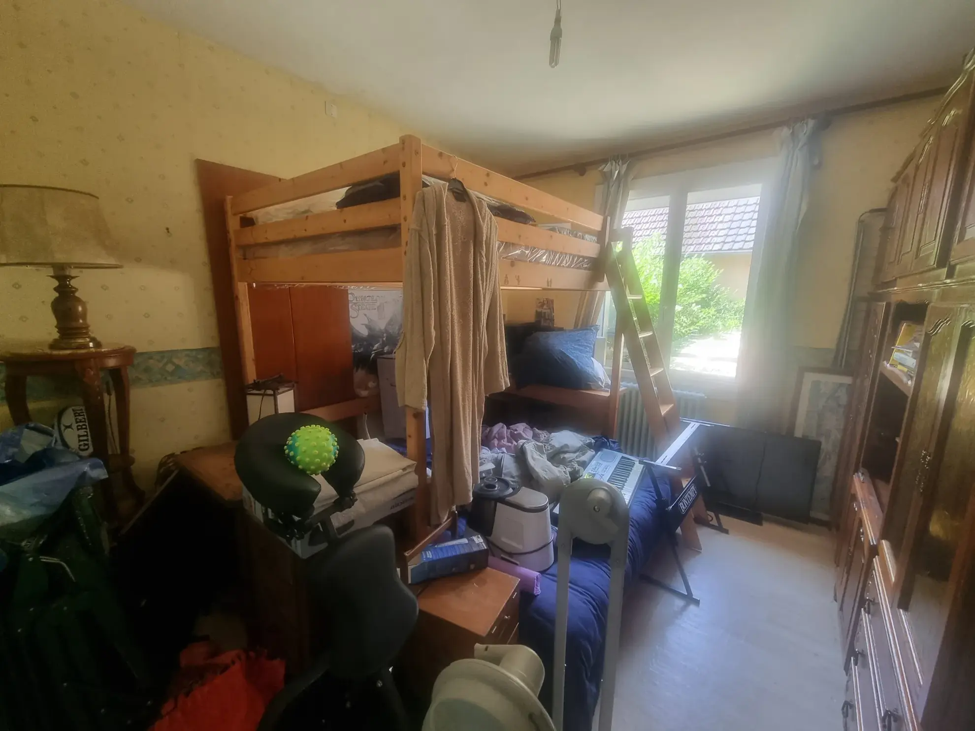 Maison en centre-ville d'Alençon avec 4 chambres et terrasse 