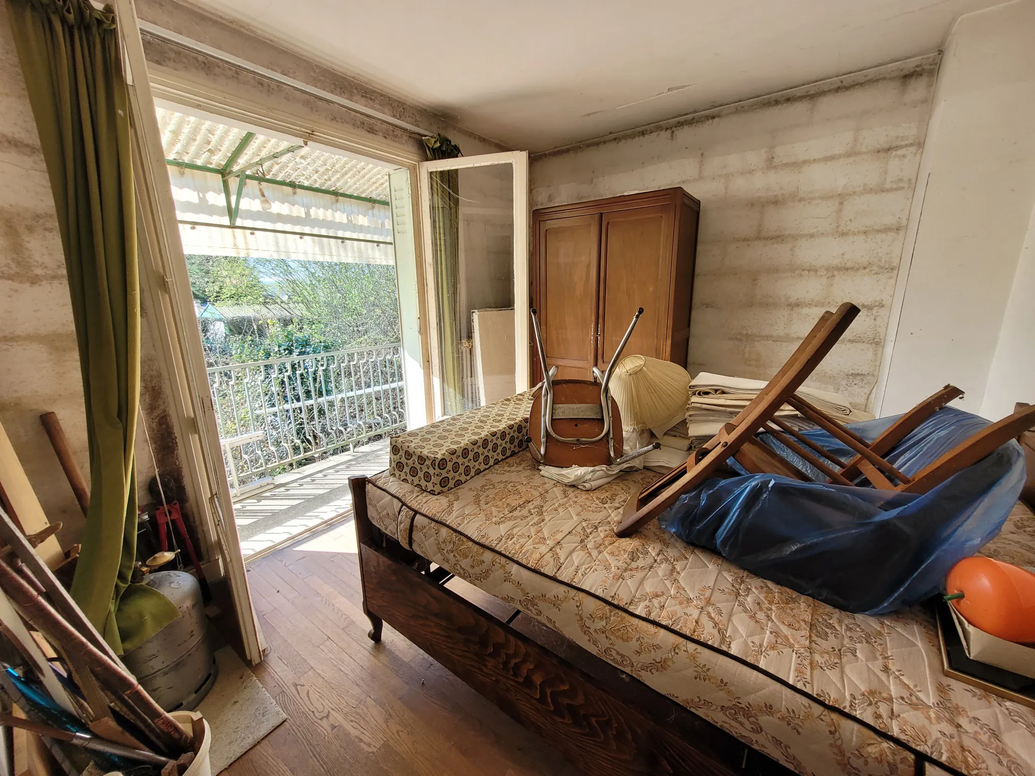 Aix-en-Othe Pavillon avec sous-sol à vendre – 77 m² à rénover 