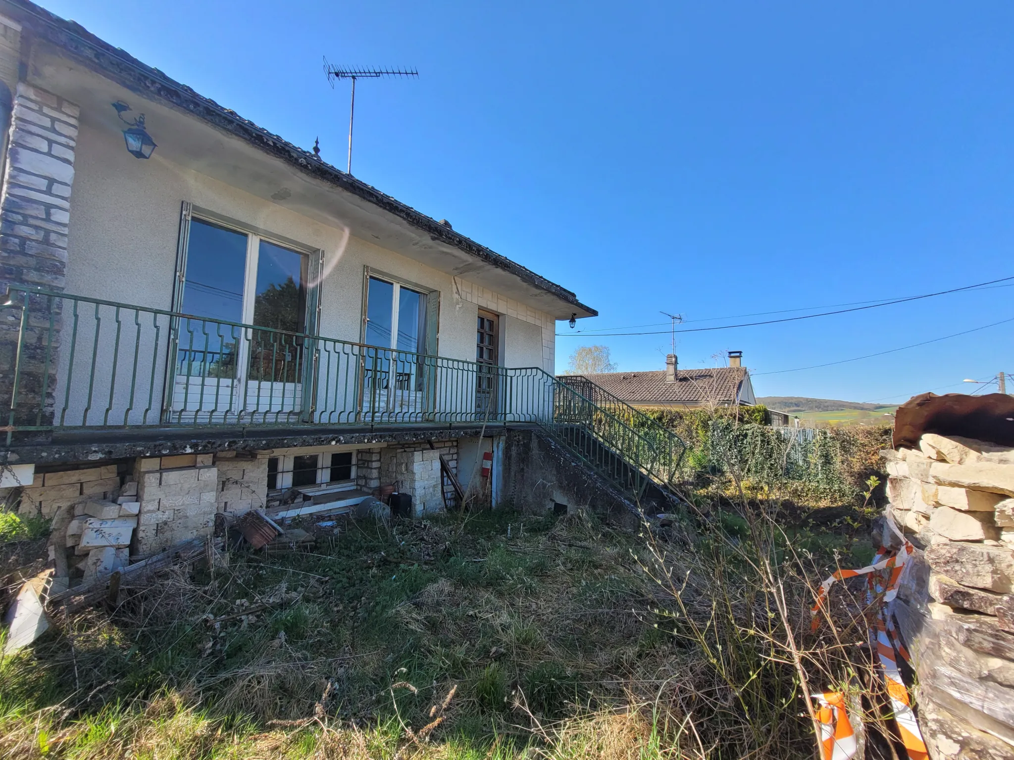 Aix-en-Othe Pavillon avec sous-sol à vendre – 77 m² à rénover