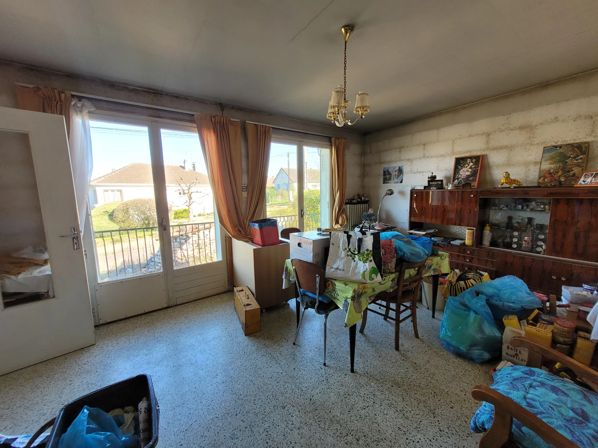 Aix-en-Othe Pavillon avec sous-sol à vendre – 77 m² à rénover 