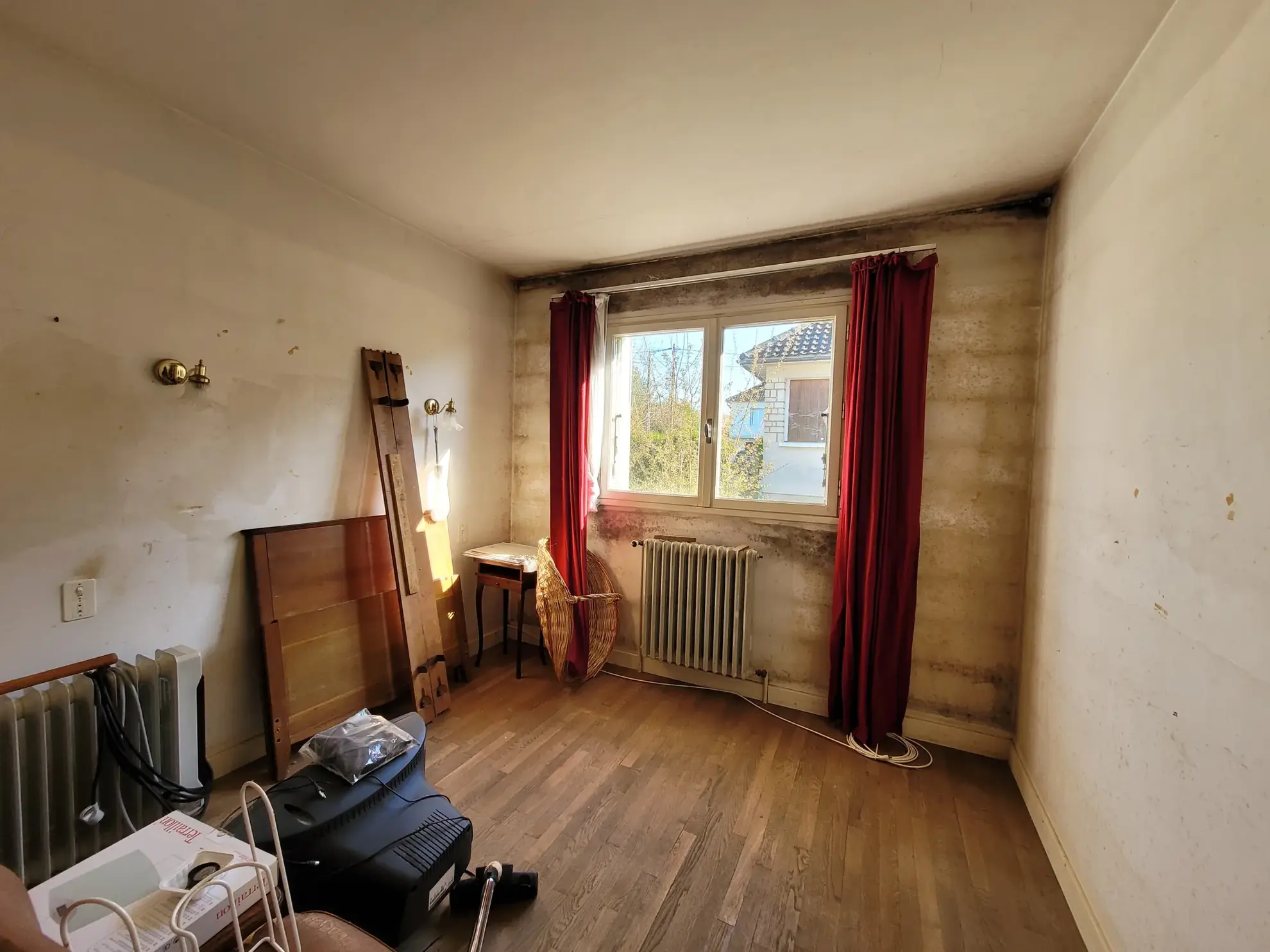 Aix-en-Othe Pavillon avec sous-sol à vendre – 77 m² à rénover 