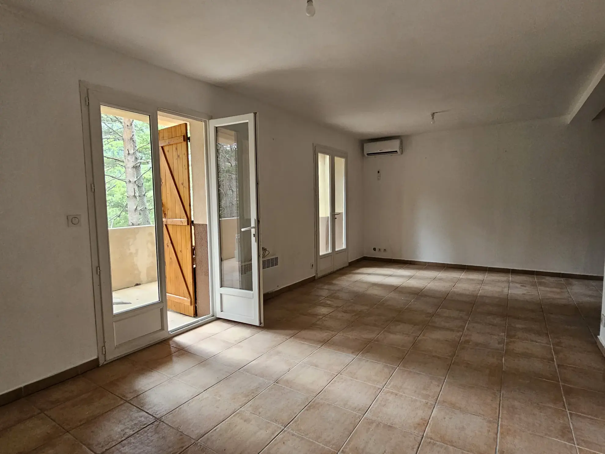 Maison de montagne à vendre à Caille avec terrain de 1200m² et vue dégagée 