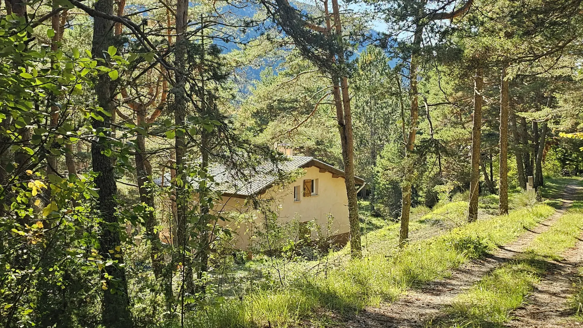 Maison de montagne à vendre à Caille avec terrain de 1200m² et vue dégagée 