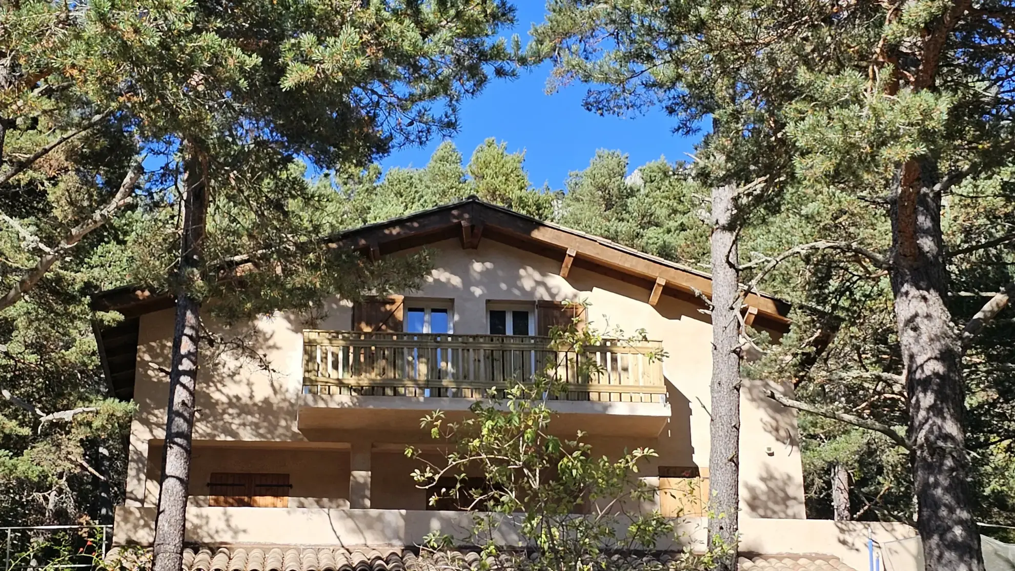 Maison de montagne à vendre à Caille avec terrain de 1200m² et vue dégagée 