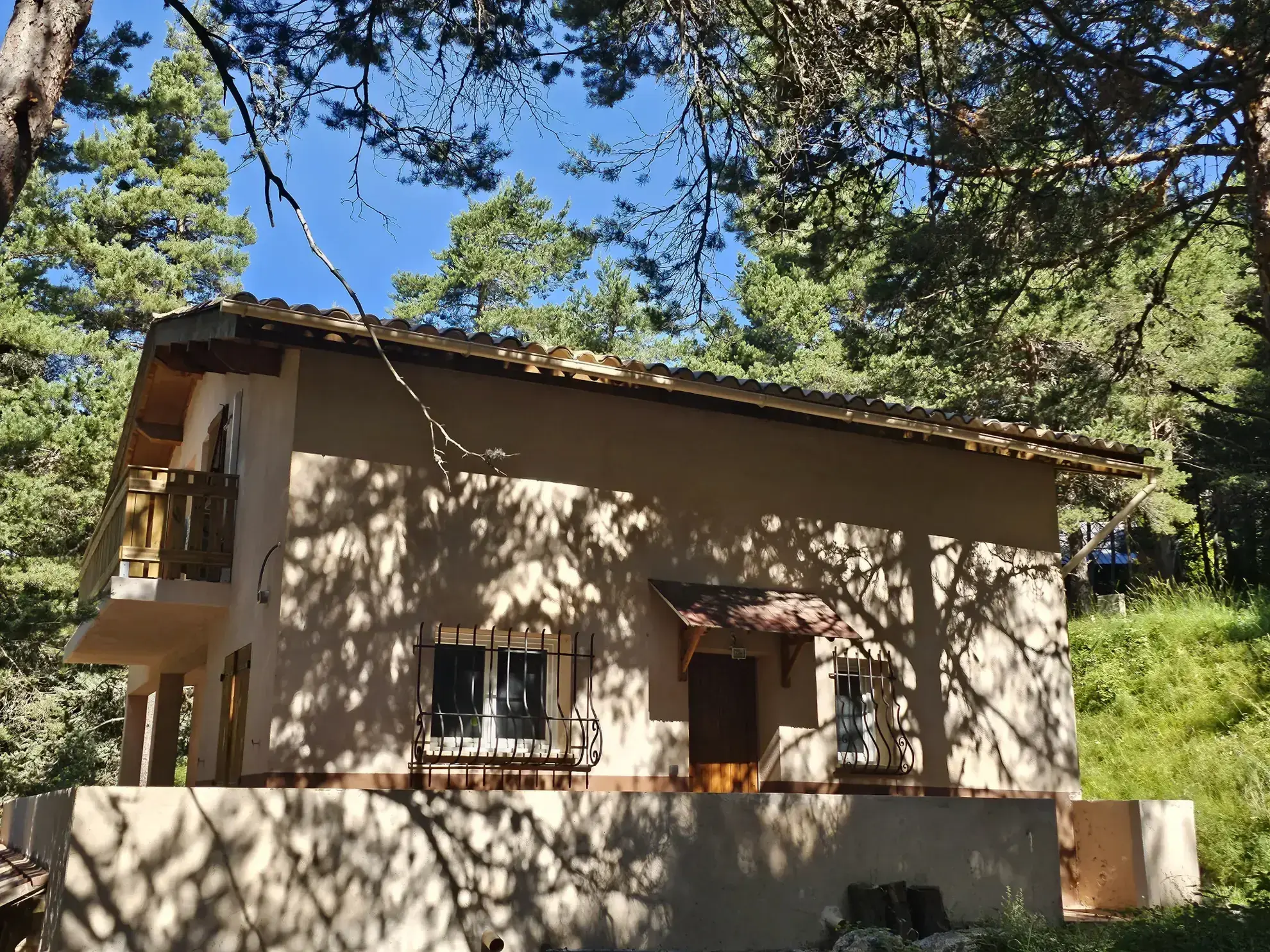 Maison de montagne à vendre à Caille avec terrain de 1200m² et vue dégagée 