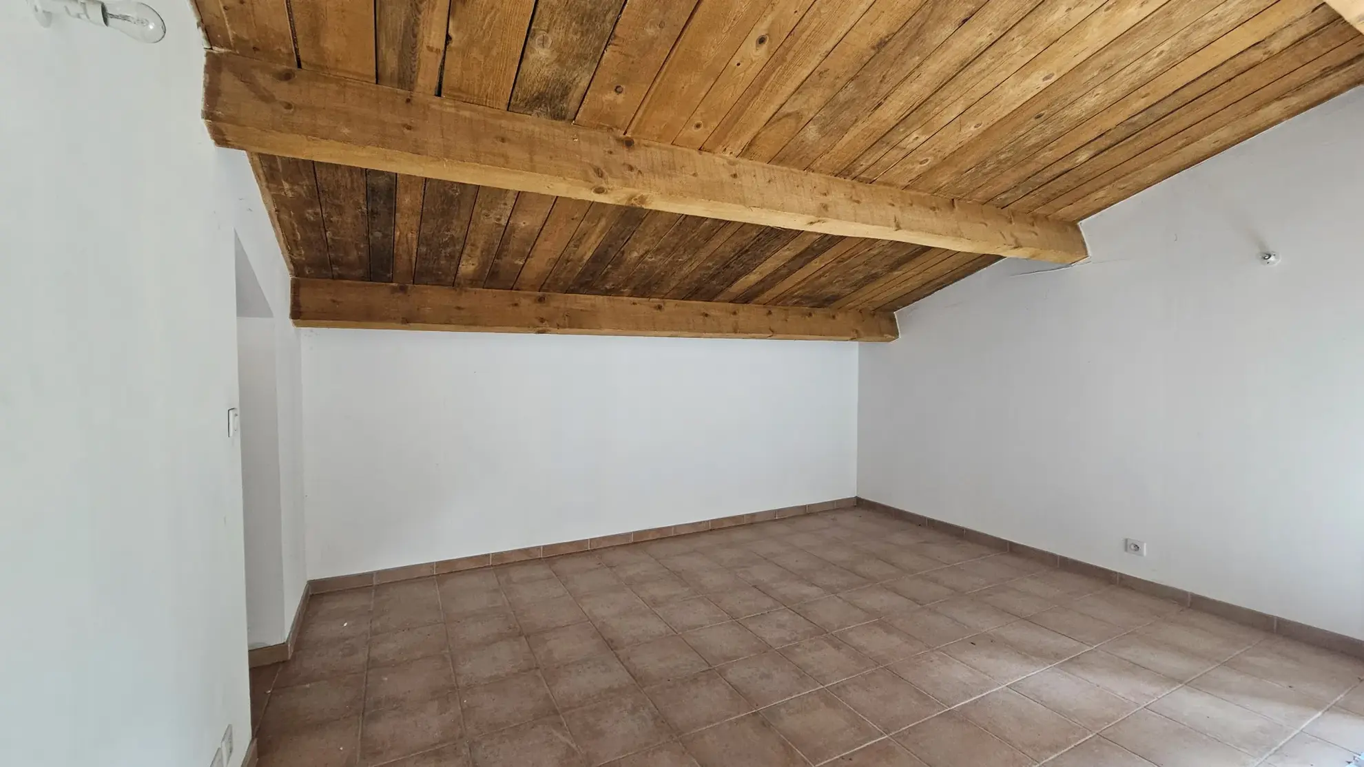 Maison de montagne à vendre à Caille avec terrain de 1200m² et vue dégagée 