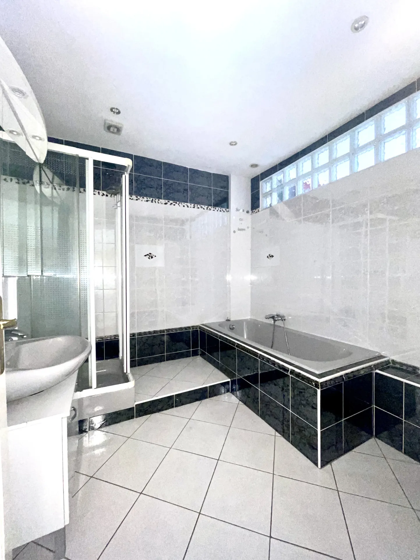 Appartement lumineux de 116 m² à Mulhouse, idéal famille ou colocation 